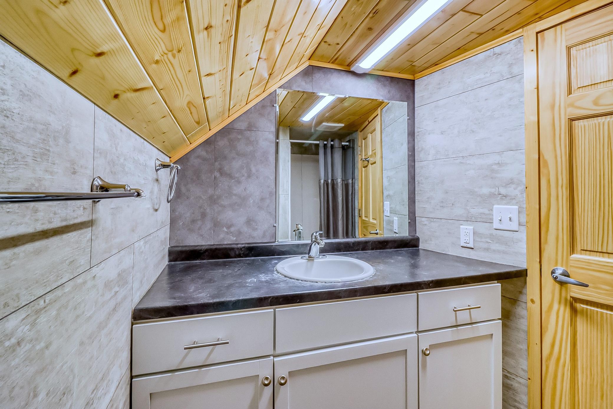1950 single family home for sale at 1507 Lynn Avenue in Detroit Lakes, MN — 3 bed, 3 bath (photo 20 of 27)