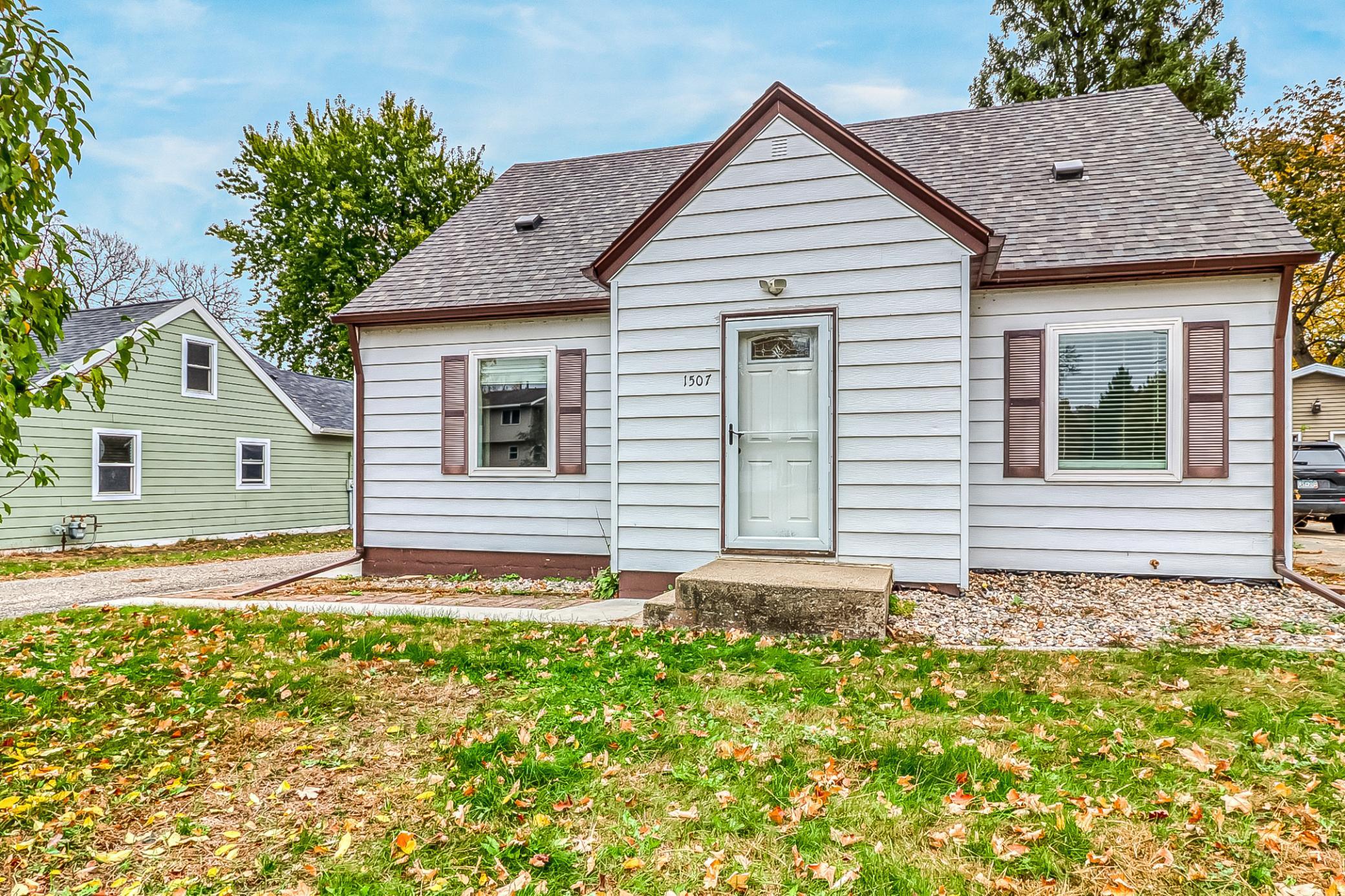 1950 single family home for sale at 1507 Lynn Avenue in Detroit Lakes, MN — 3 bed, 3 bath (photo 3 of 27)