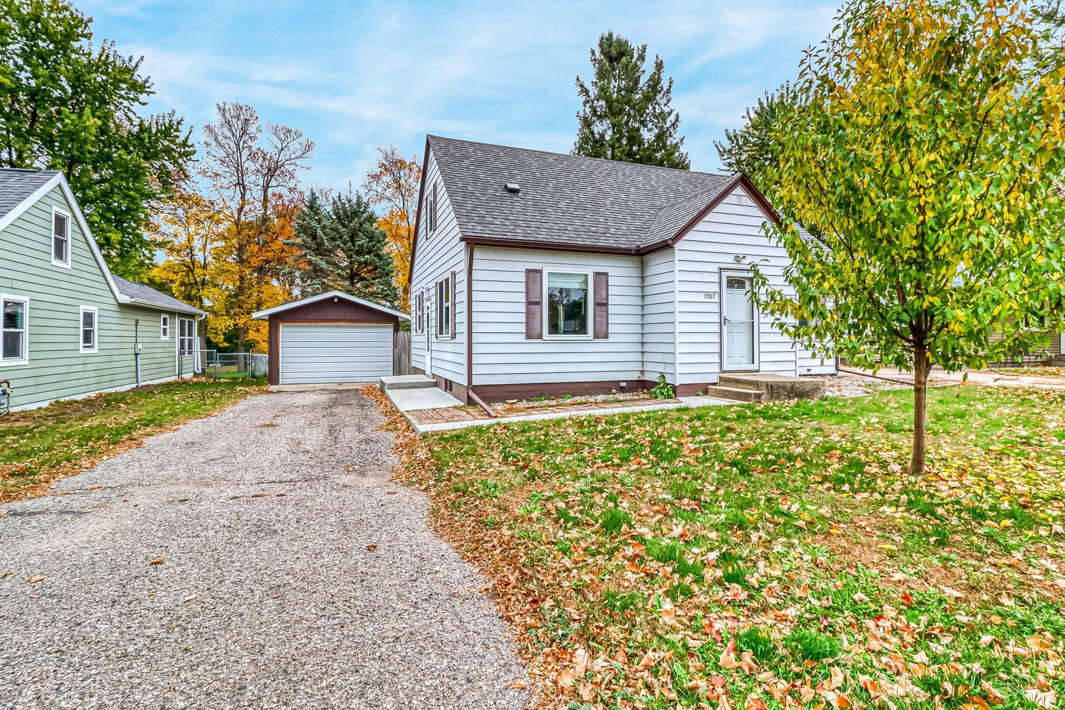 1950 single family home for sale at 1507 Lynn Avenue in Detroit Lakes, MN — 3 bed, 3 bath (photo 4 of 27)