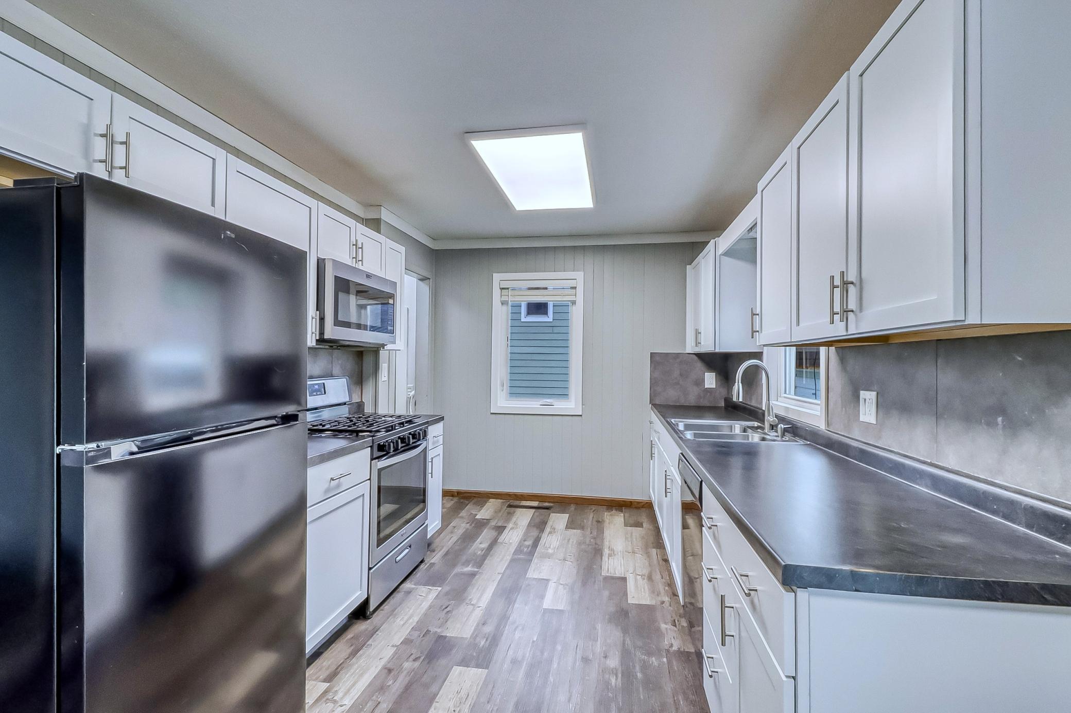 1950 single family home for sale at 1507 Lynn Avenue in Detroit Lakes, MN — 3 bed, 3 bath (photo 7 of 27)