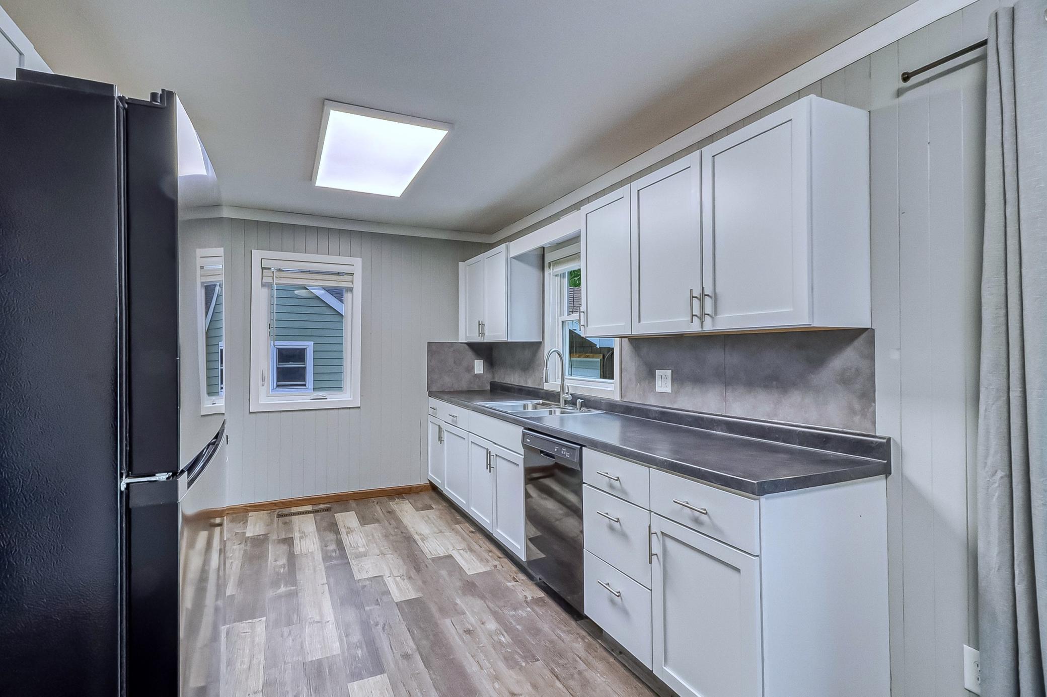 1950 single family home for sale at 1507 Lynn Avenue in Detroit Lakes, MN — 3 bed, 3 bath (photo 8 of 27)