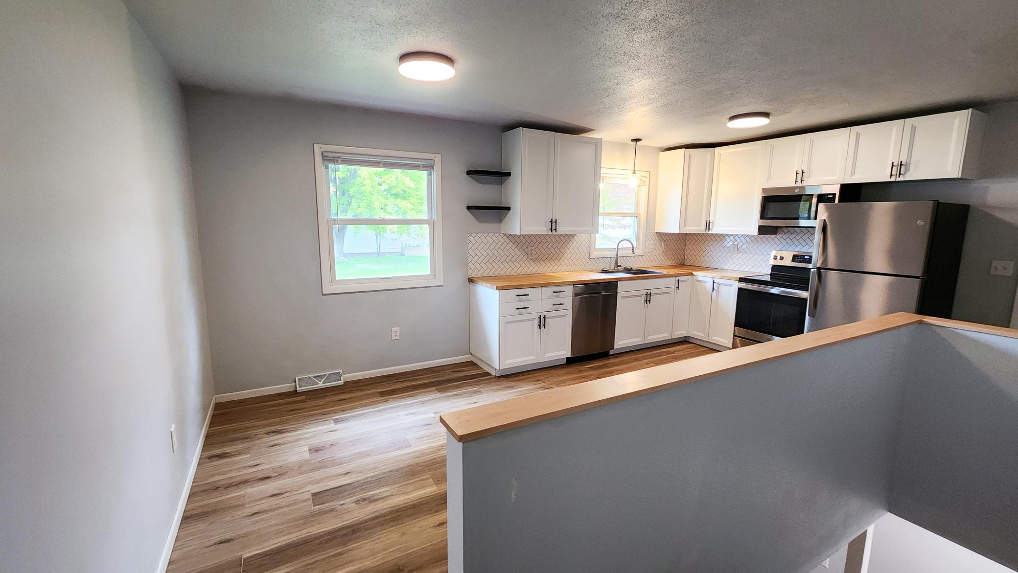1971 single family home for sale at 1537 22nd Avenue S in Fargo, ND — 3 bed, 3 bath (photo 3 of 40)