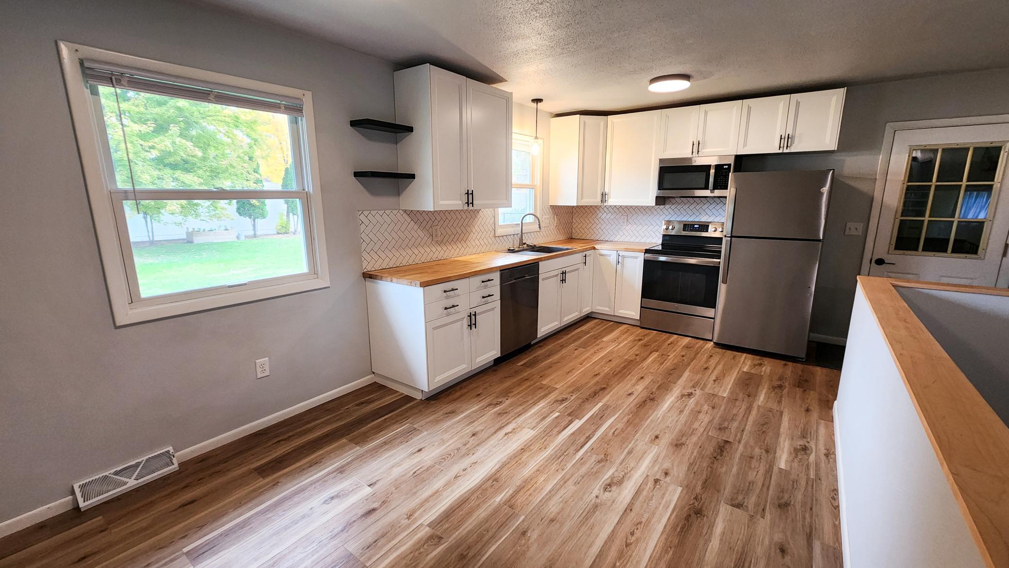 1971 single family home for sale at 1537 22nd Avenue S in Fargo, ND — 3 bed, 3 bath (photo 4 of 40)