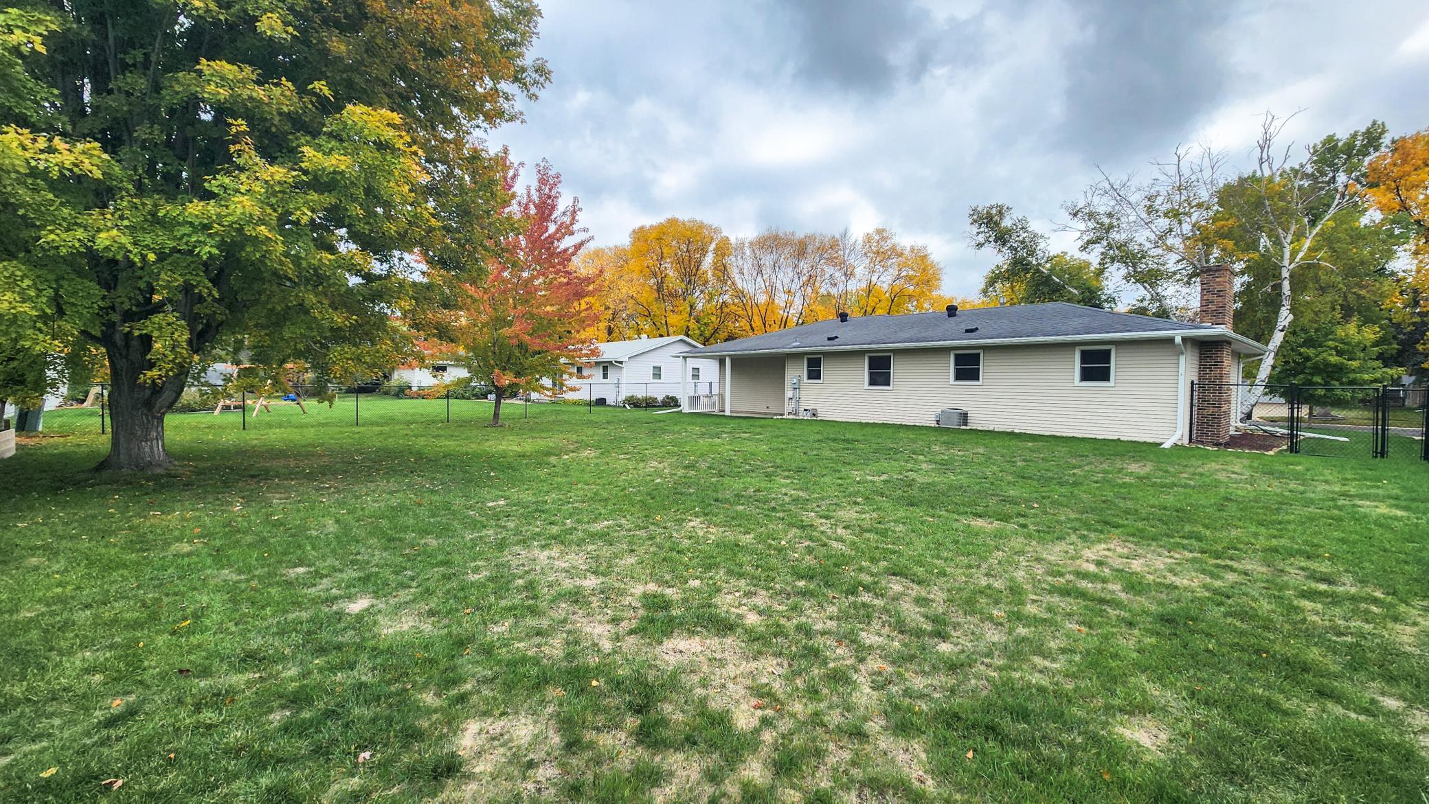 1971 single family home for sale at 1537 22nd Avenue S in Fargo, ND — 3 bed, 3 bath (photo 38 of 40)