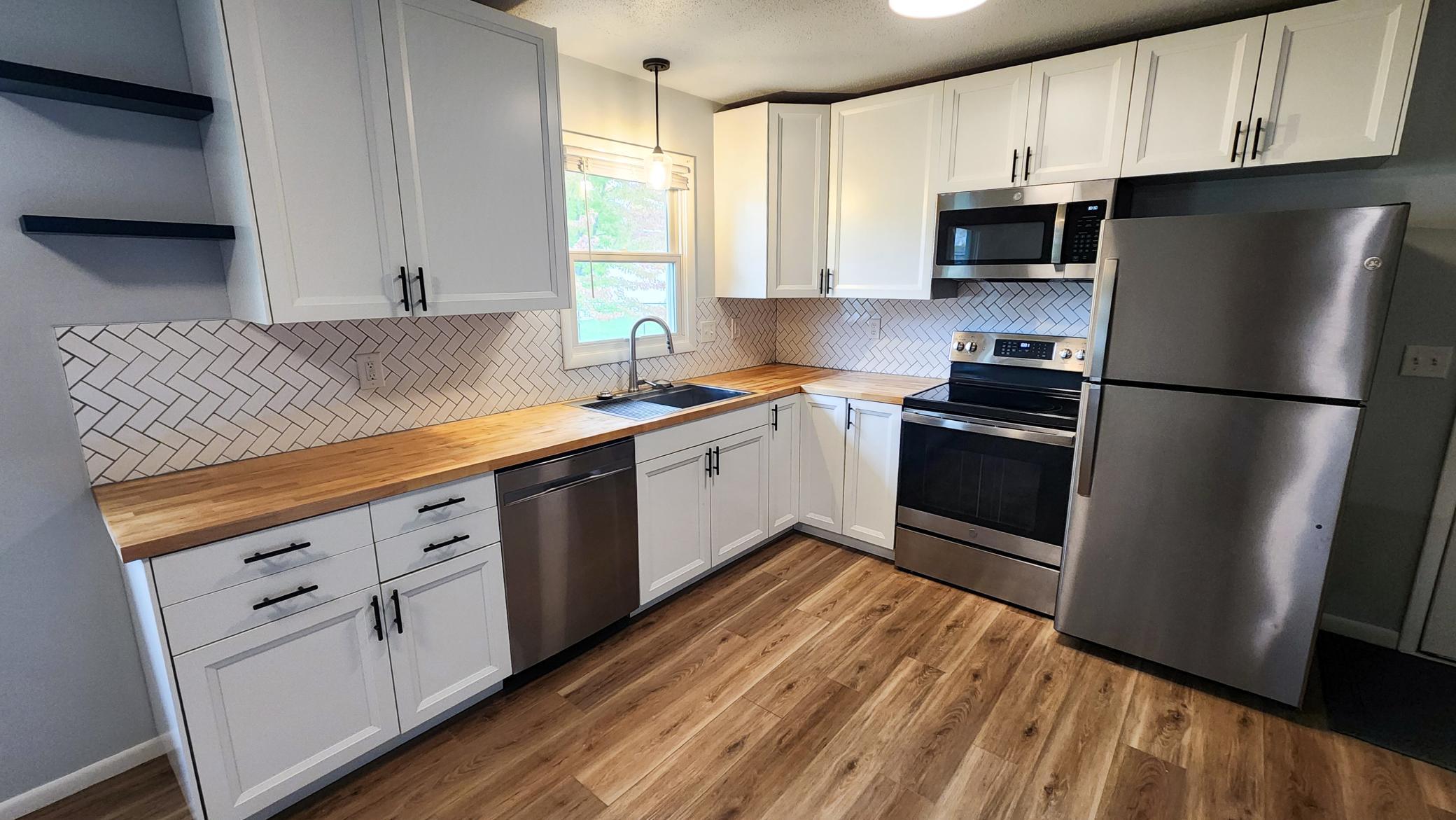 1971 single family home for sale at 1537 22nd Avenue S in Fargo, ND — 3 bed, 3 bath (photo 5 of 40)