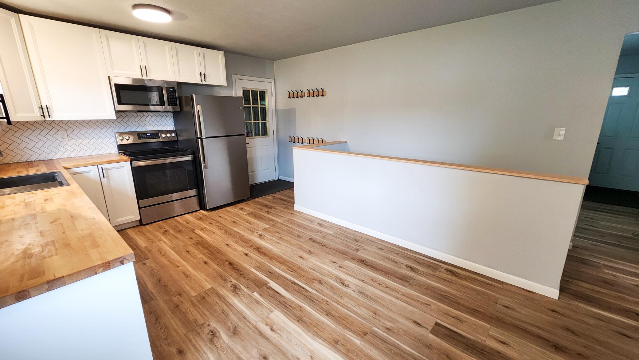 1971 single family home for sale at 1537 22nd Avenue S in Fargo, ND — 3 bed, 3 bath (photo 9 of 40)