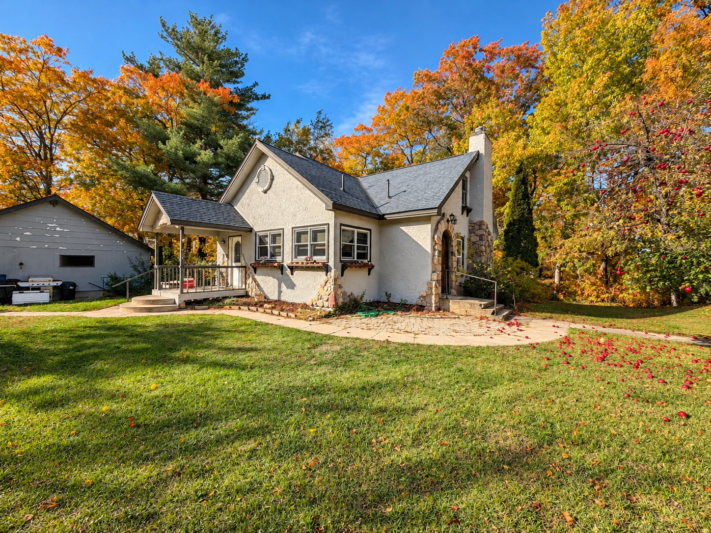 1931 single family home for sale at 612 4th Street S in Walker, MN — 4 bed, 3 bath (photo 2 of 44)
