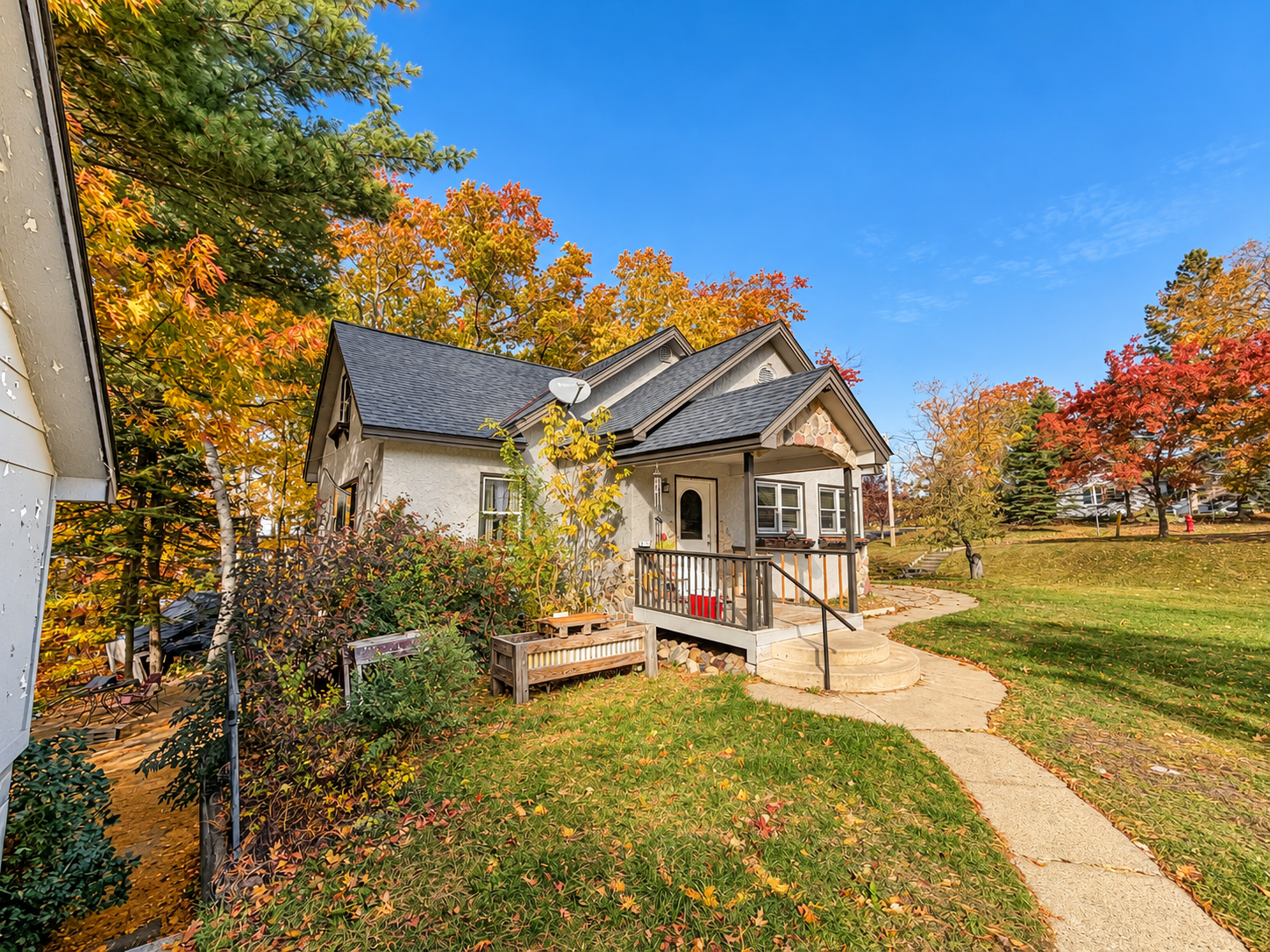 1931 single family home for sale at 612 4th Street S in Walker, MN — 4 bed, 3 bath (photo 3 of 44)