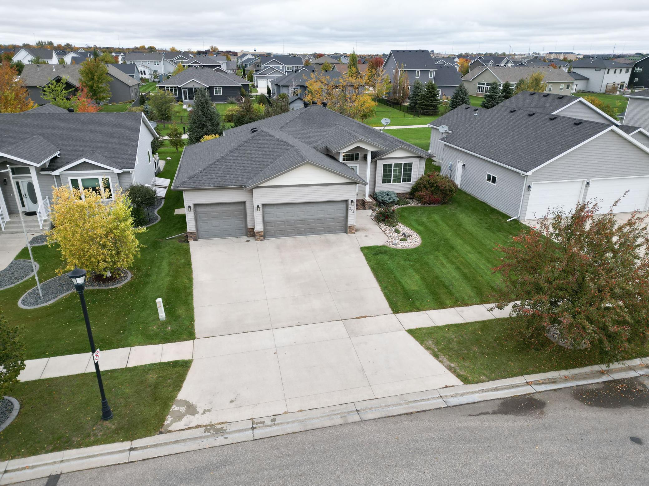 2012 single family home for sale at 222 30th Avenue E in West Fargo, ND — 3 bed, 2 bath (photo 2 of 56)