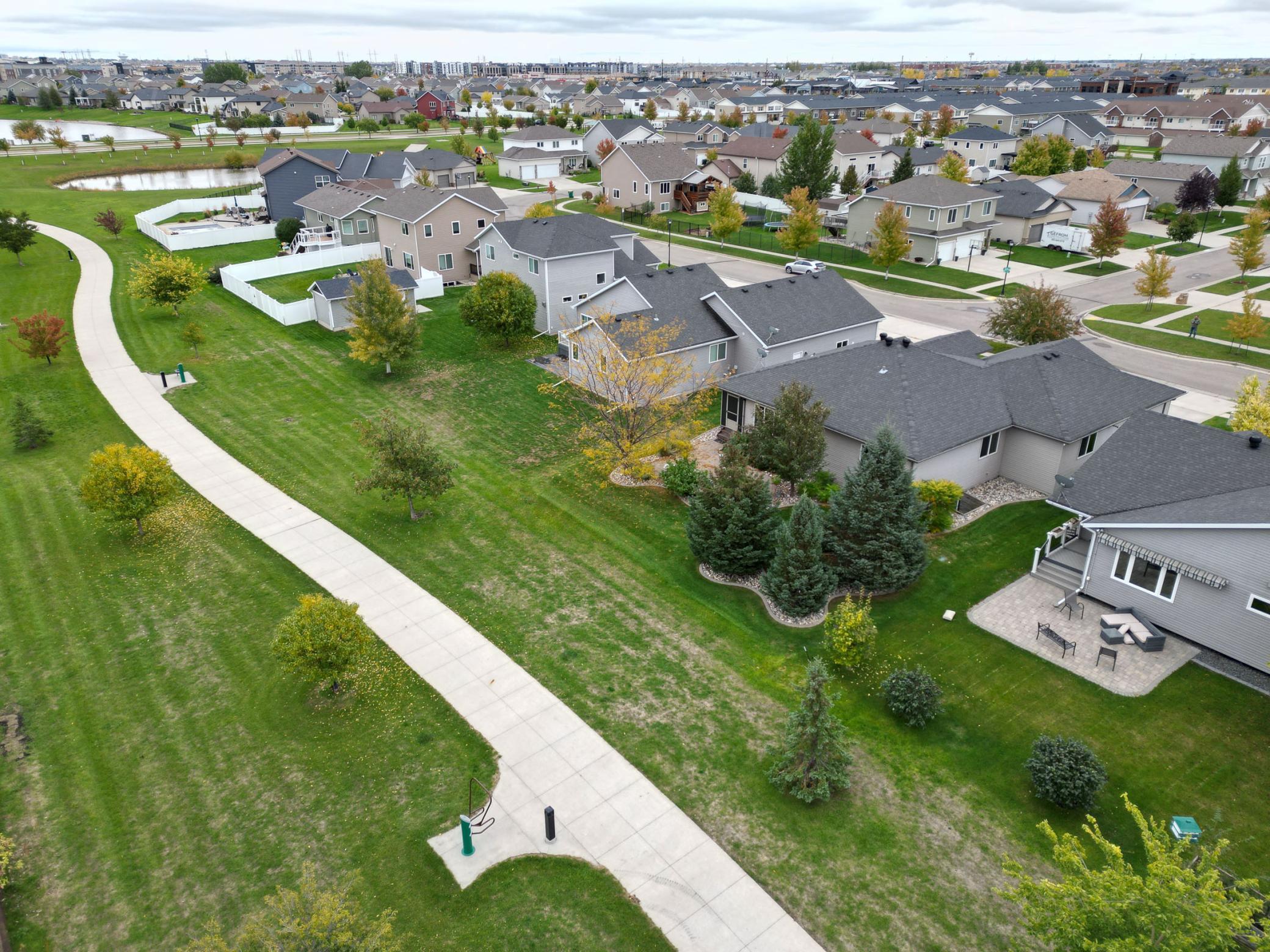 2012 single family home for sale at 222 30th Avenue E in West Fargo, ND — 3 bed, 2 bath (photo 13 of 56)