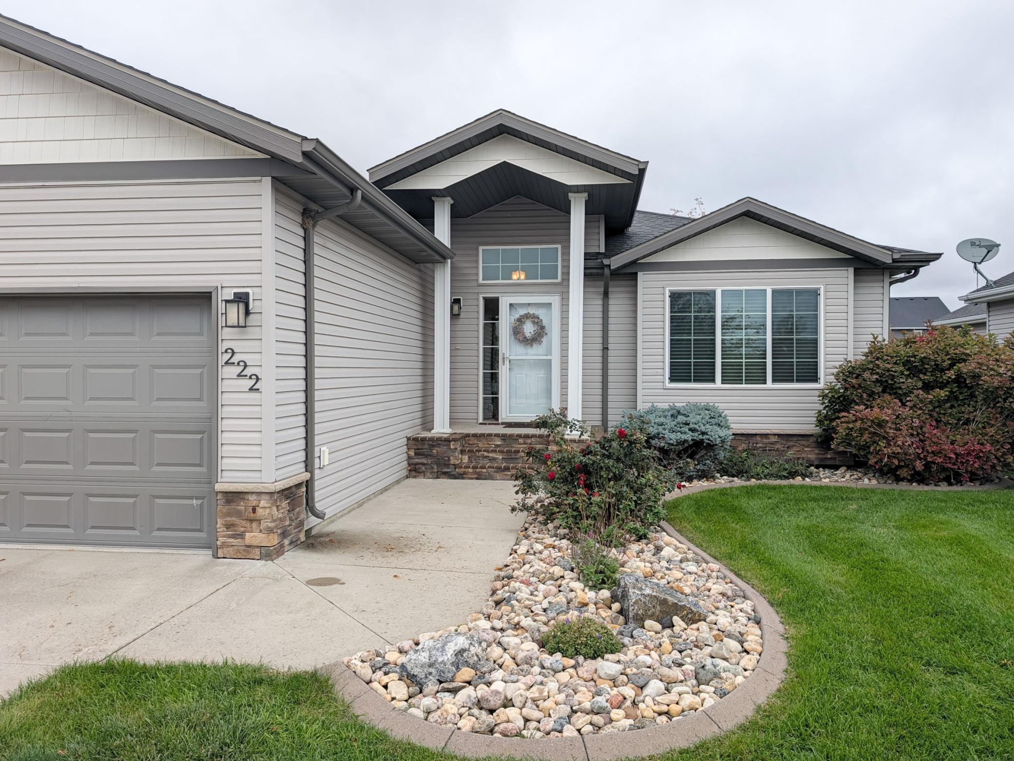 2012 single family home for sale at 222 30th Avenue E in West Fargo, ND — 3 bed, 2 bath (photo 3 of 56)