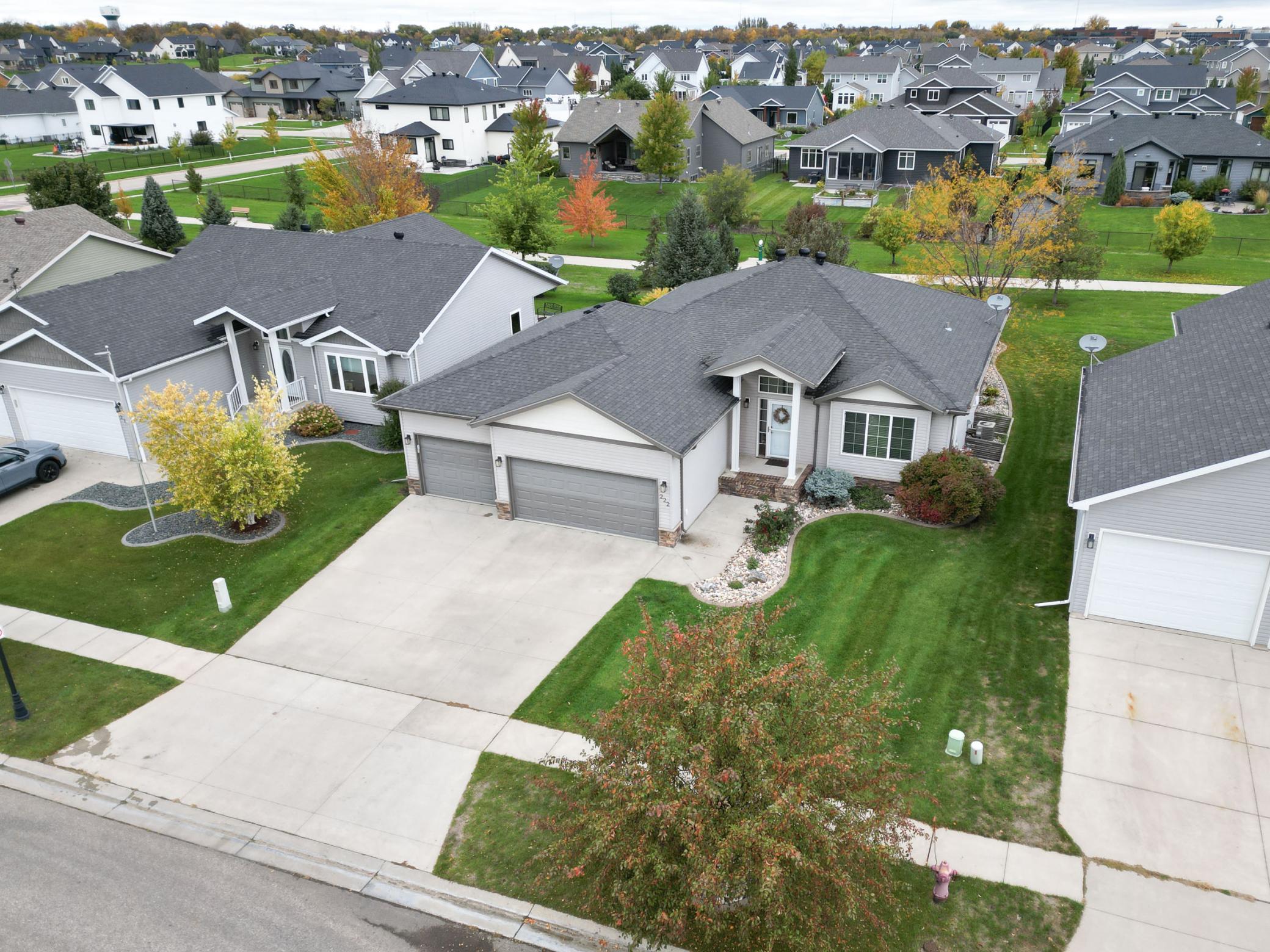 2012 single family home for sale at 222 30th Avenue E in West Fargo, ND — 3 bed, 2 bath (photo 4 of 56)