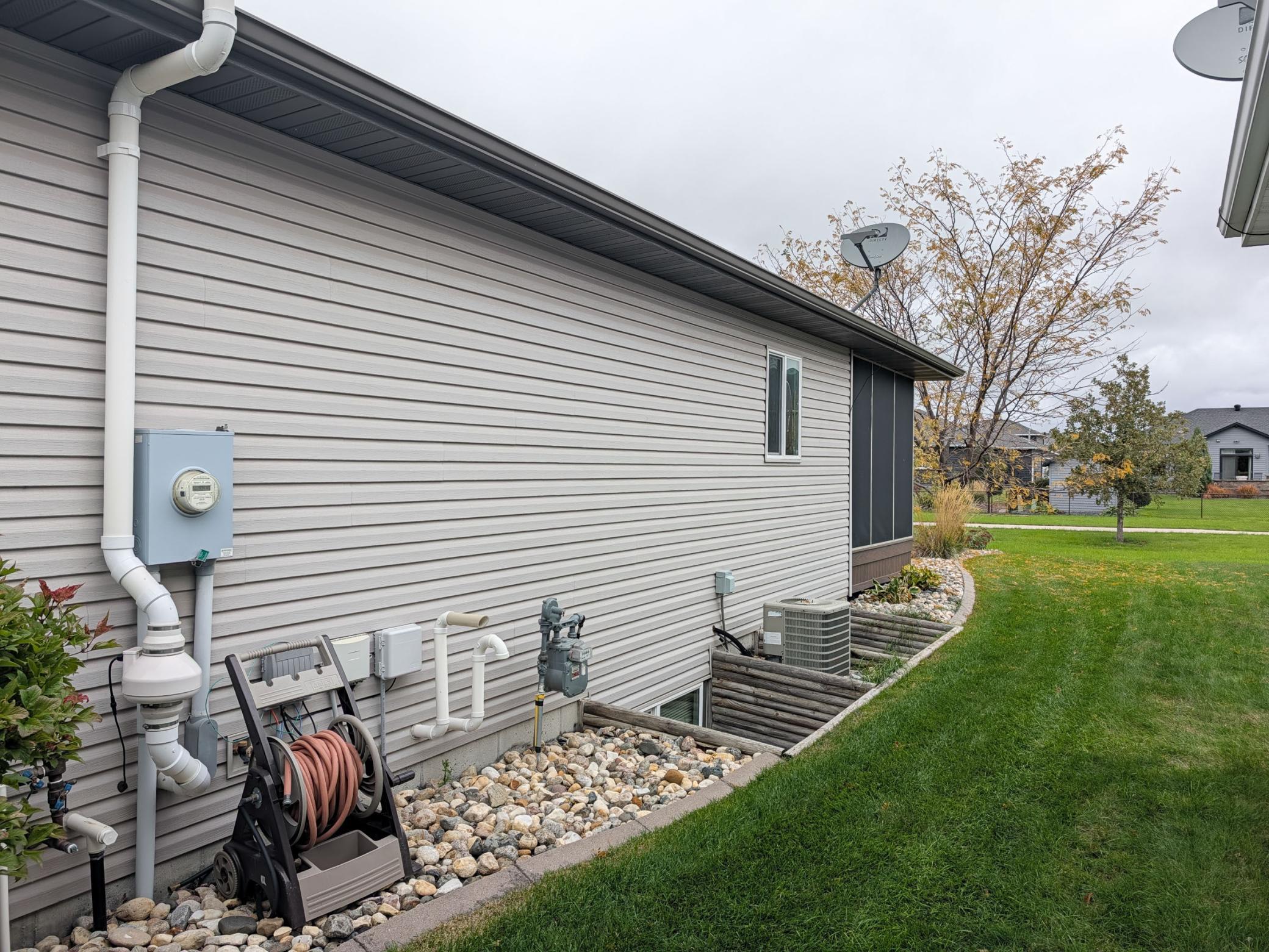 2012 single family home for sale at 222 30th Avenue E in West Fargo, ND — 3 bed, 2 bath (photo 6 of 56)