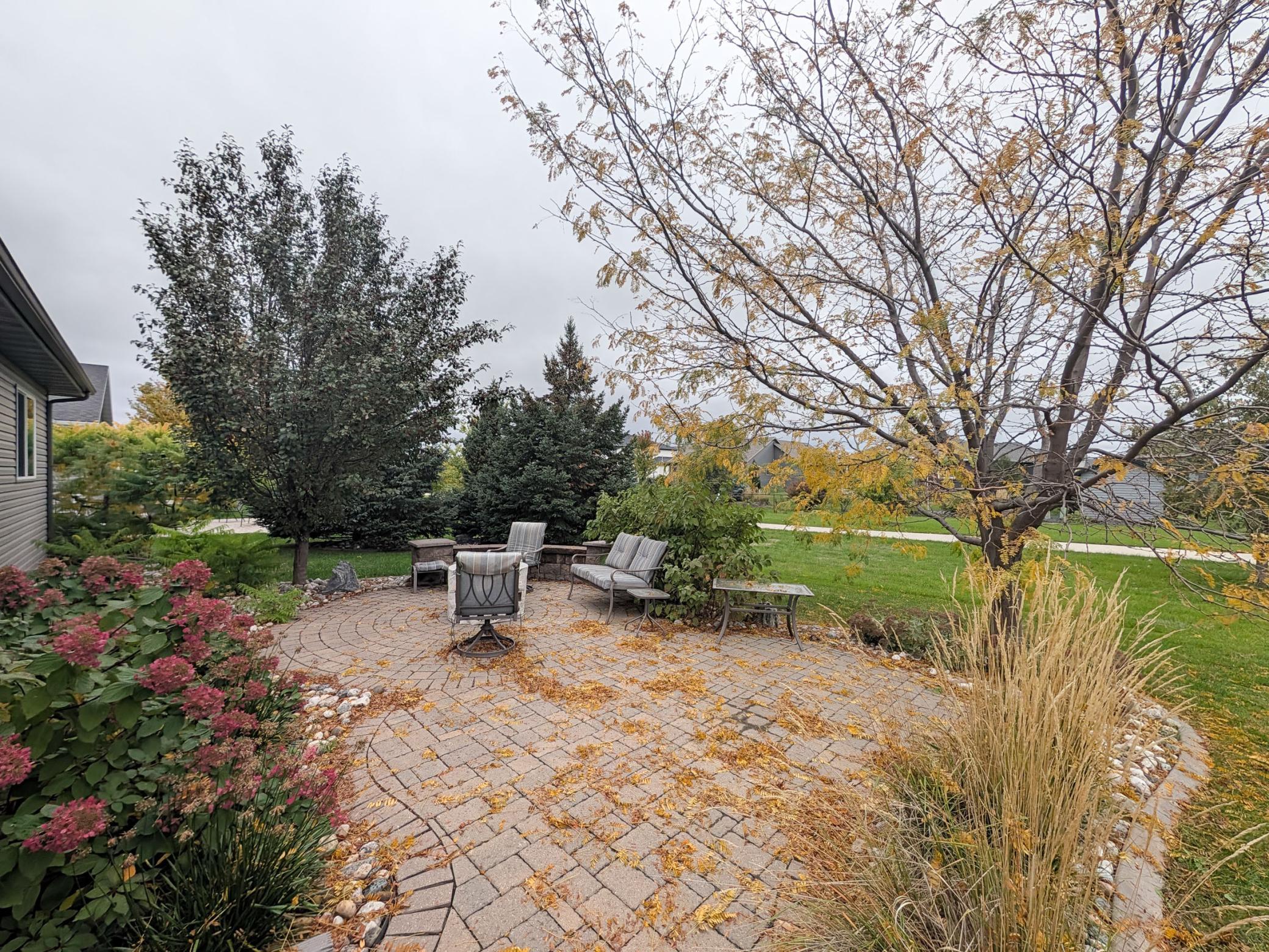 2012 single family home for sale at 222 30th Avenue E in West Fargo, ND — 3 bed, 2 bath (photo 8 of 56)
