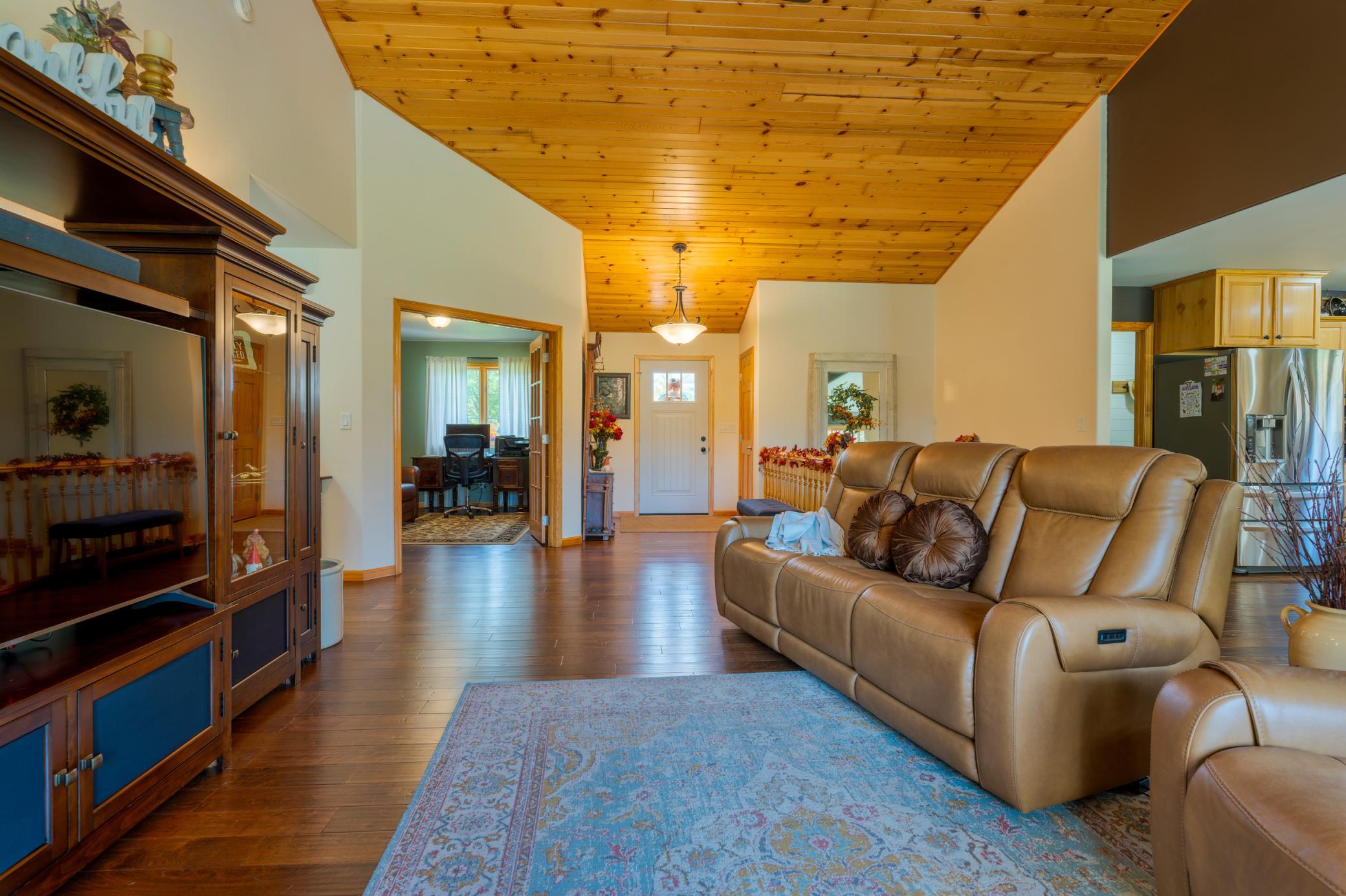 2003 single family home for sale at 388 Kalee Court SW in Bemidji, MN — 4 bed, 3 bath (photo 12 of 40)