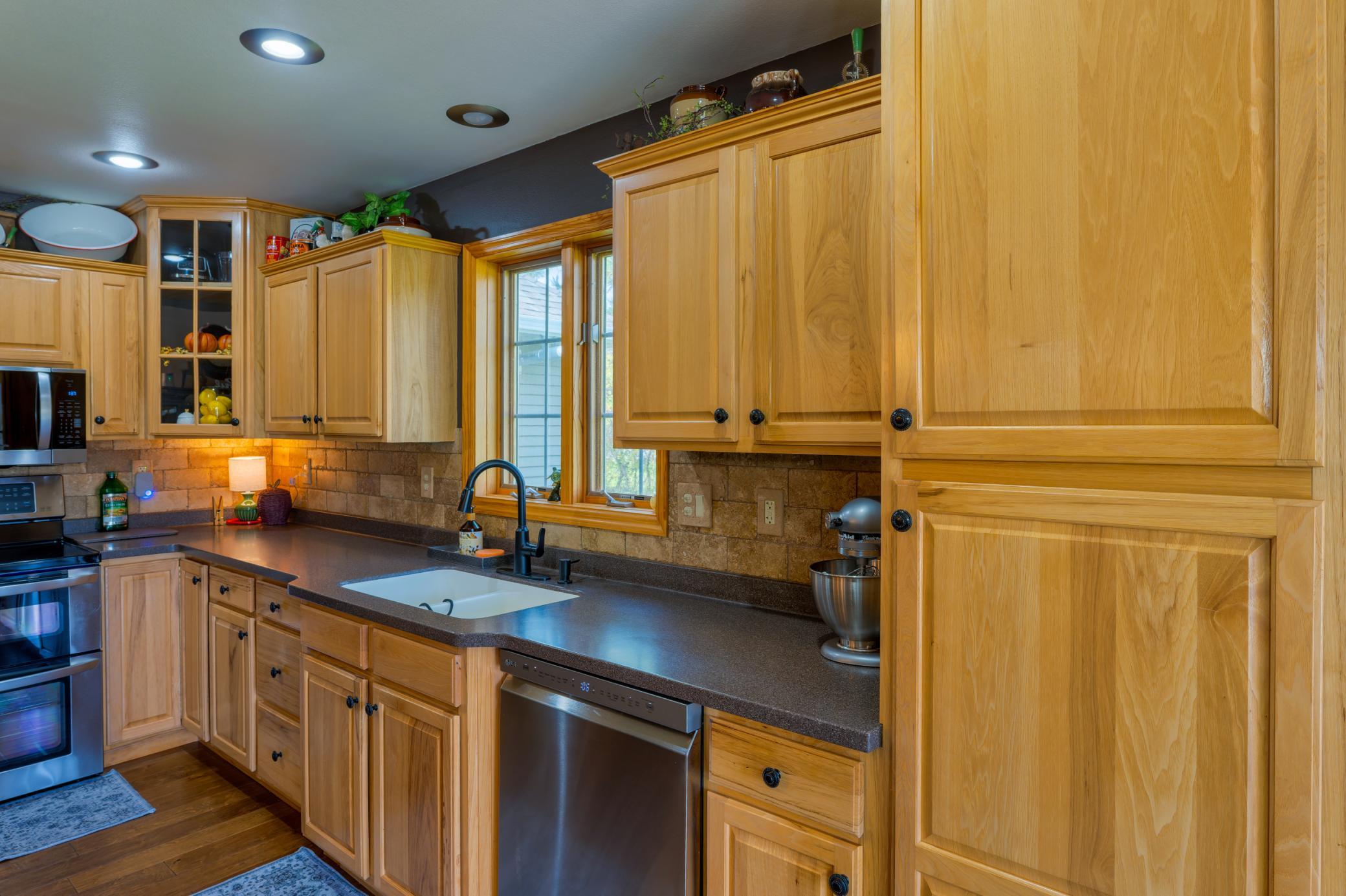 2003 single family home for sale at 388 Kalee Court SW in Bemidji, MN — 4 bed, 3 bath (photo 5 of 40)