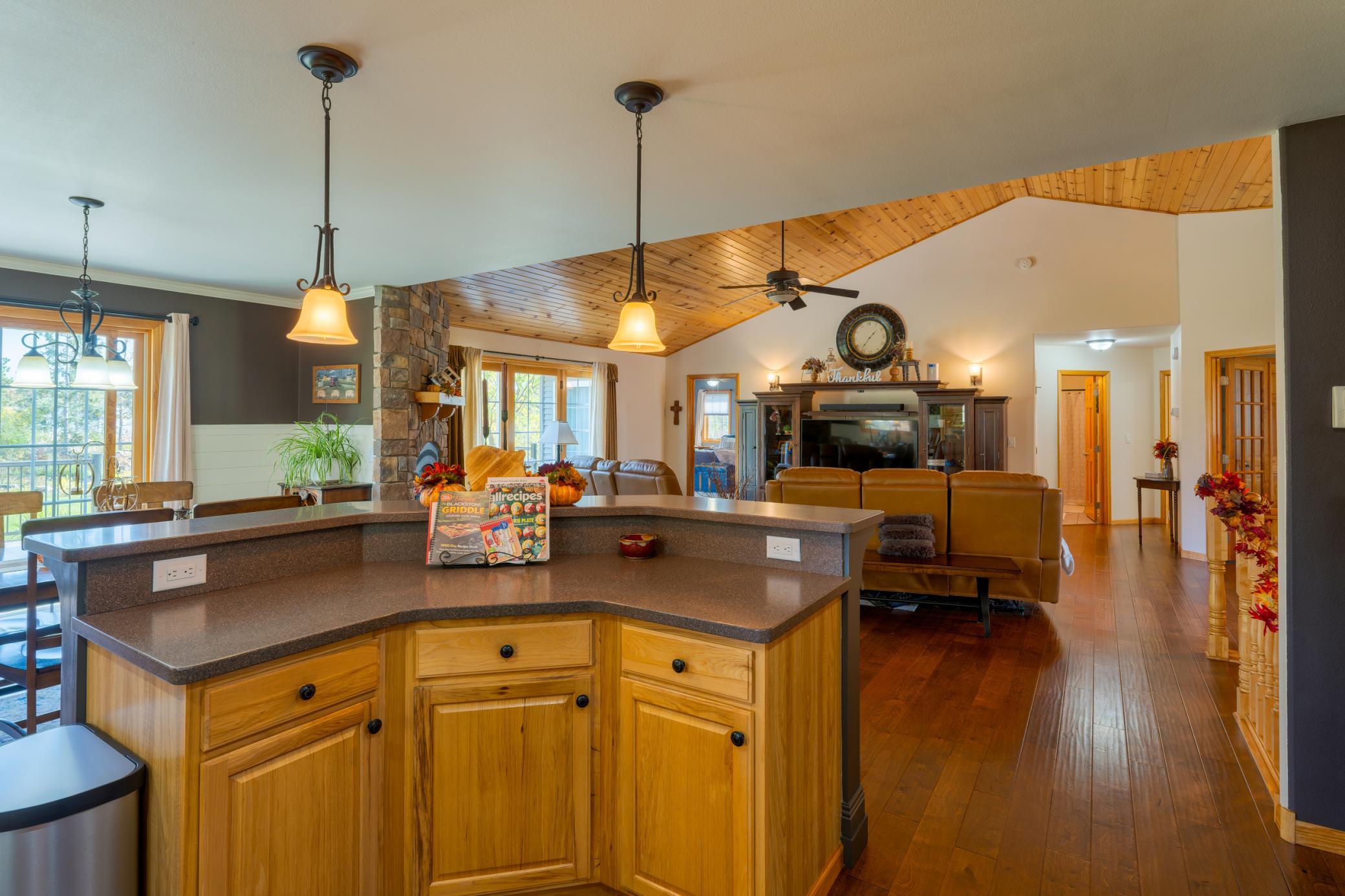 2003 single family home for sale at 388 Kalee Court SW in Bemidji, MN — 4 bed, 3 bath (photo 7 of 40)