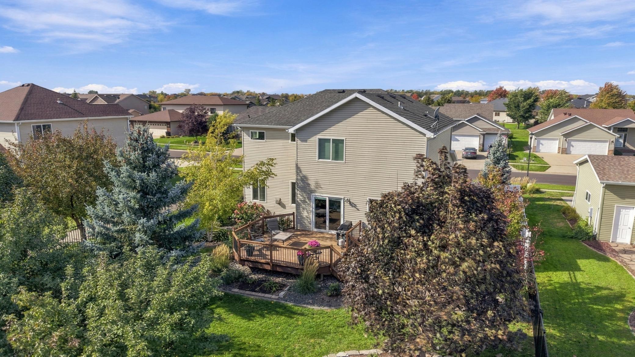 2010 single family home for sale at 3449 Loberg Lane in West Fargo, ND — 4 bed, 4 bath (photo 3 of 48)