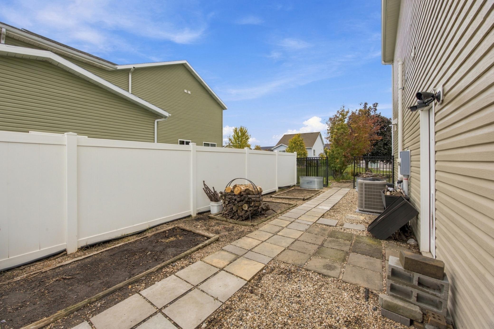 2010 single family home for sale at 3449 Loberg Lane in West Fargo, ND — 4 bed, 4 bath (photo 42 of 48)