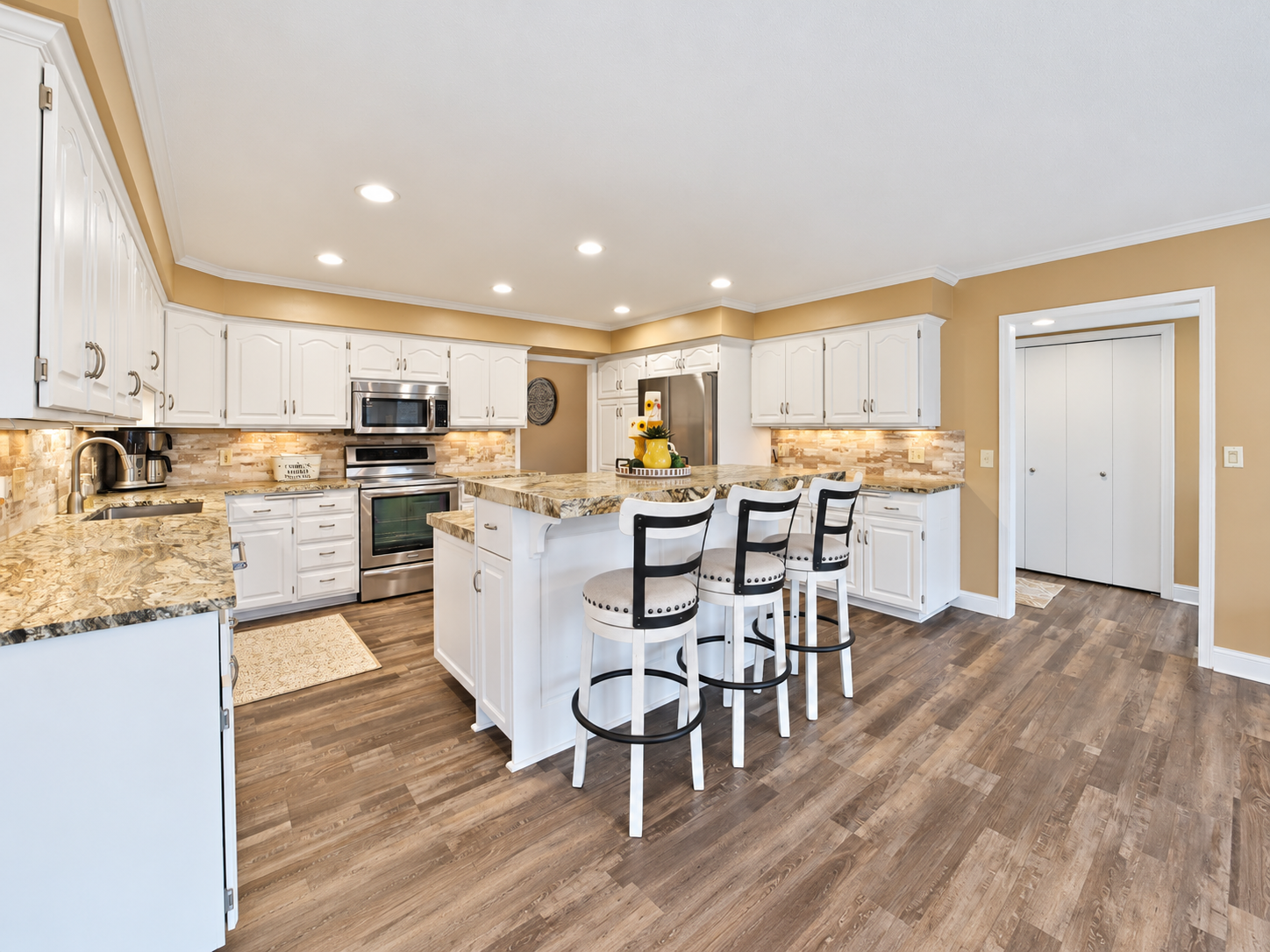 1993 single family home for sale at 12222 Camwood Trail in Baxter, MN — 4 bed, 3 bath (photo 3 of 63)