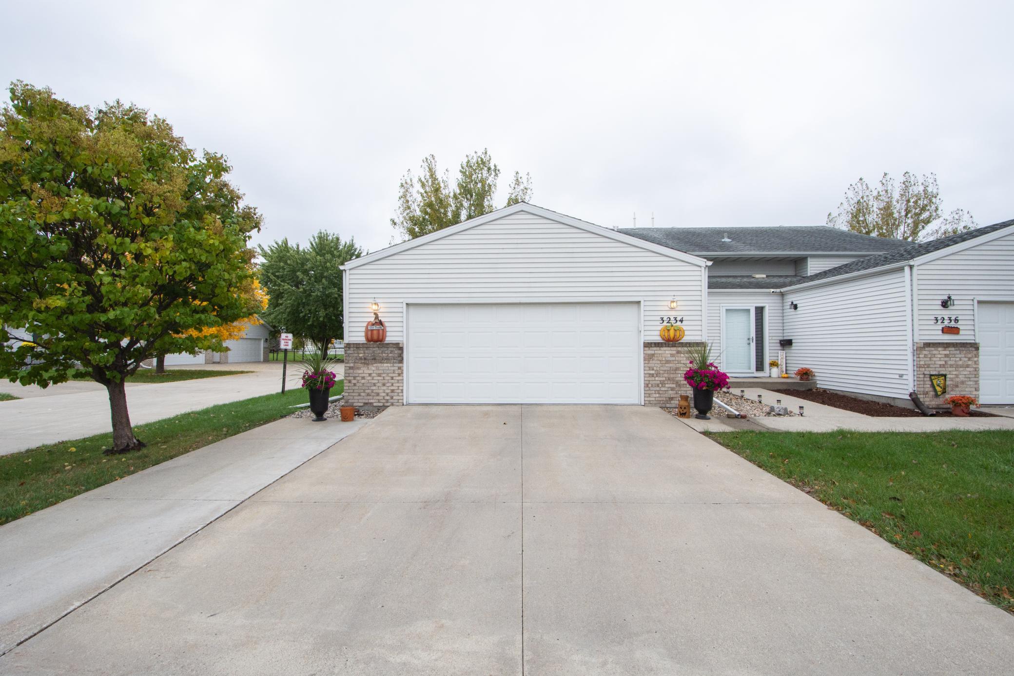 1995 twin home for sale at 3234 35th Avenue S in Fargo, ND — 3 bed, 2 bath