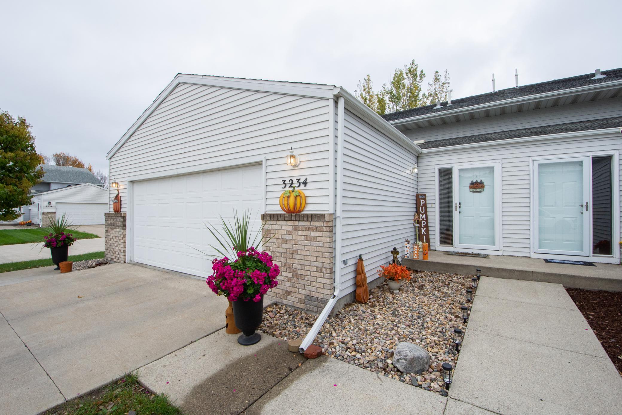 1995 twin home for sale at 3234 35th Avenue S in Fargo, ND — 3 bed, 2 bath (photo 3 of 46)