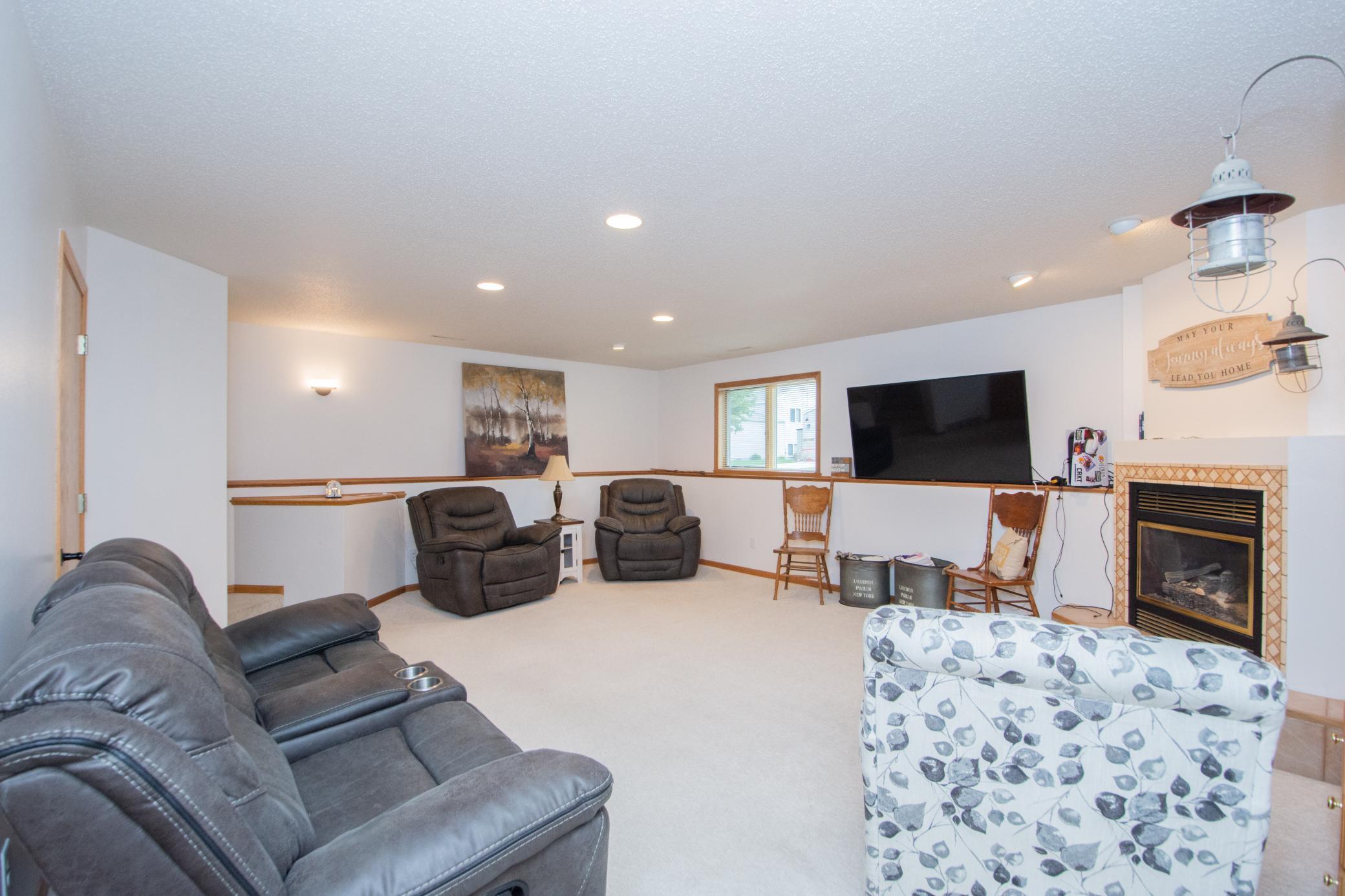 1995 twin home for sale at 3234 35th Avenue S in Fargo, ND — 3 bed, 2 bath (photo 26 of 46)