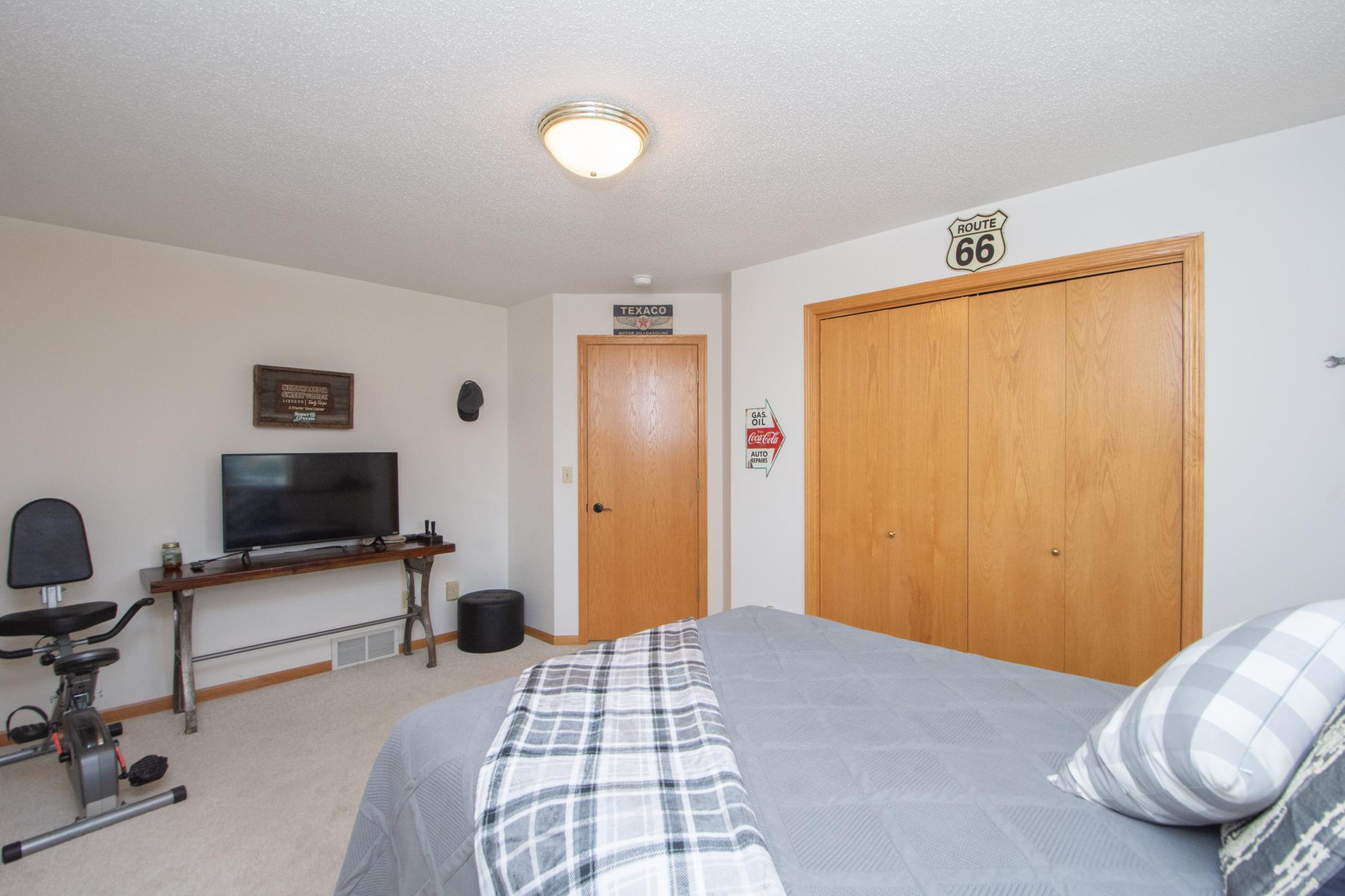 1995 twin home for sale at 3234 35th Avenue S in Fargo, ND — 3 bed, 2 bath (photo 35 of 46)