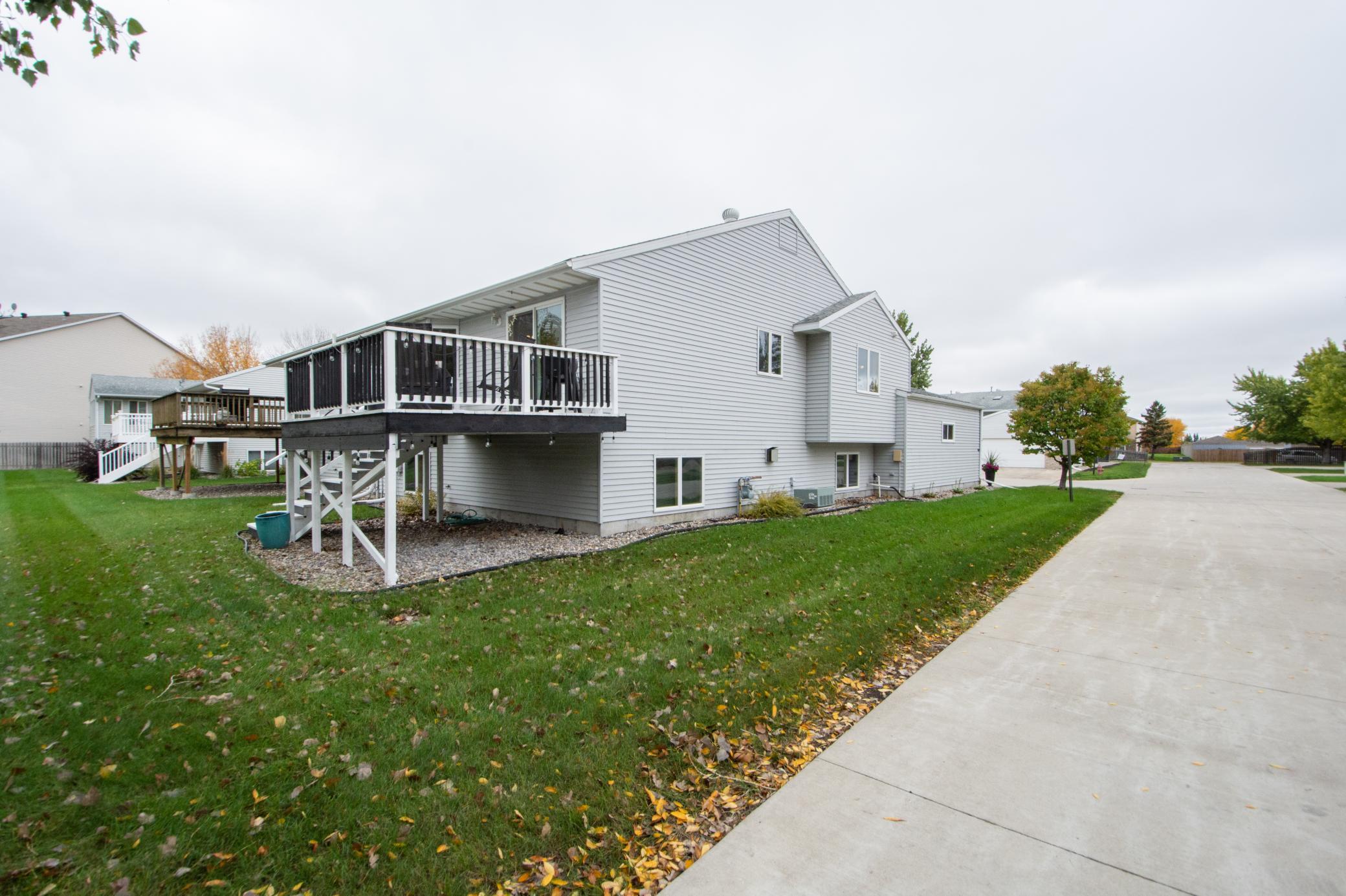 1995 twin home for sale at 3234 35th Avenue S in Fargo, ND — 3 bed, 2 bath (photo 45 of 46)