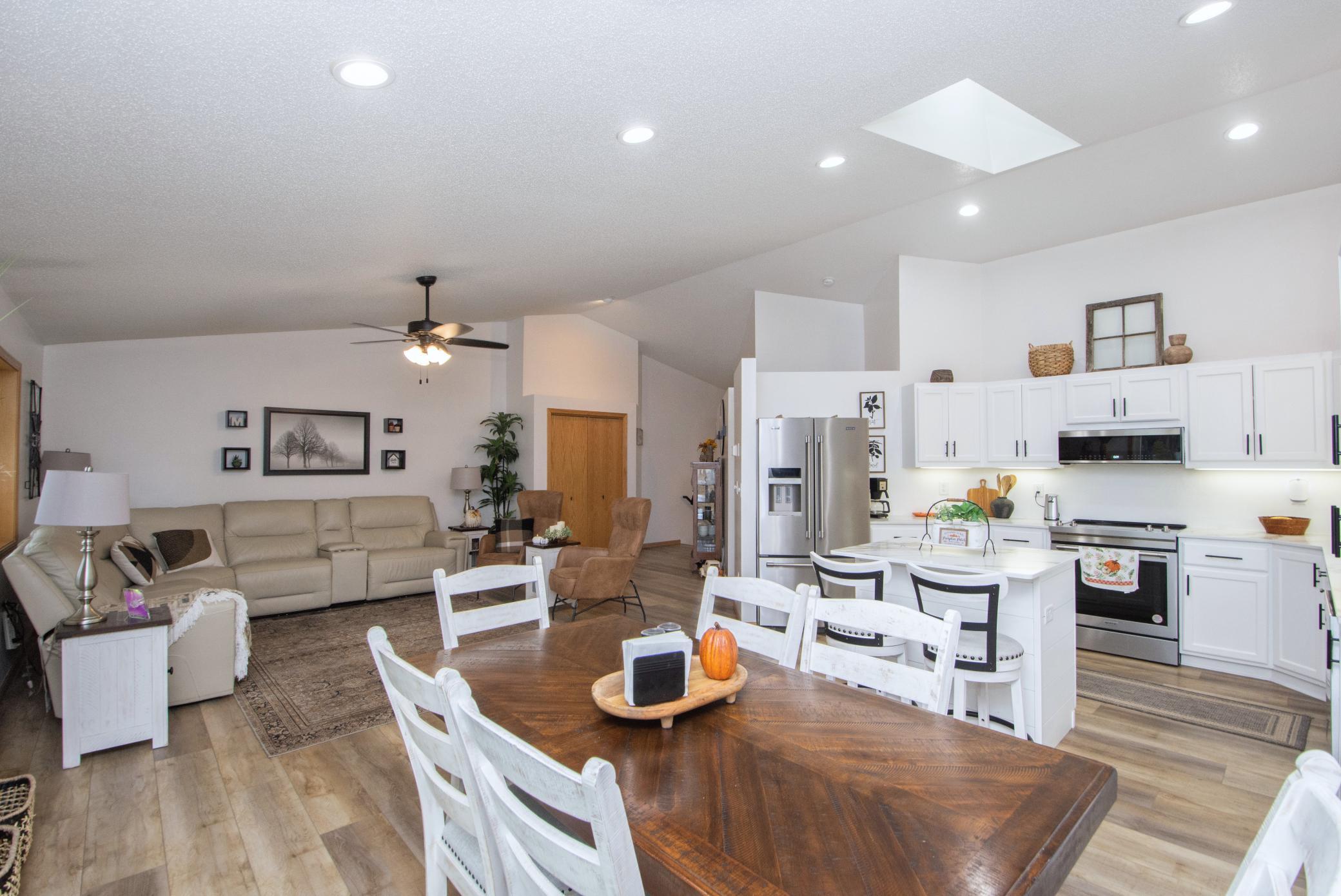 1995 twin home for sale at 3234 35th Avenue S in Fargo, ND — 3 bed, 2 bath (photo 10 of 46)