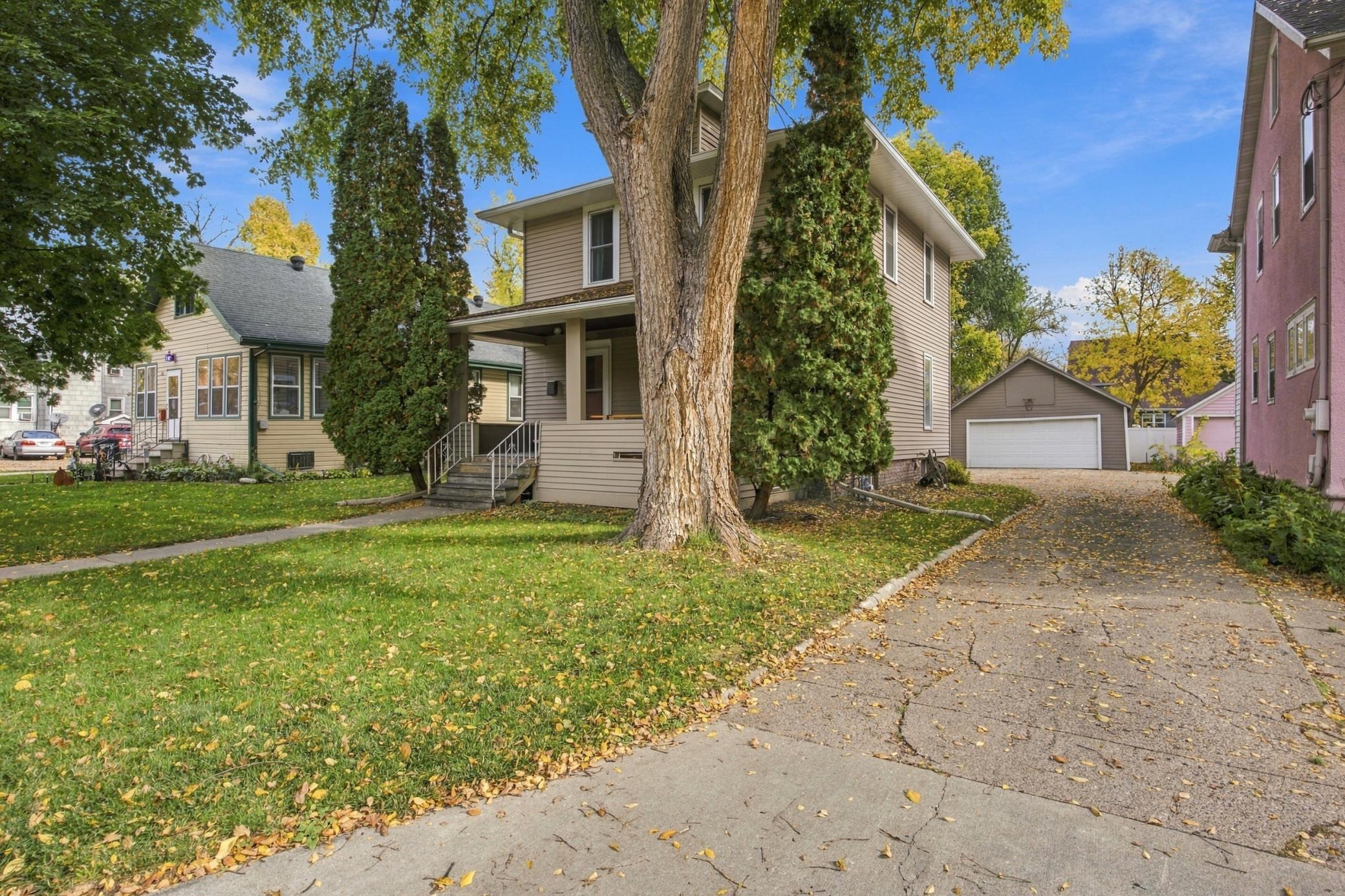 1912 single family home for sale at 314 Eddy Court S in Fargo, ND — 3 bed, 2 bath (photo 2 of 28)