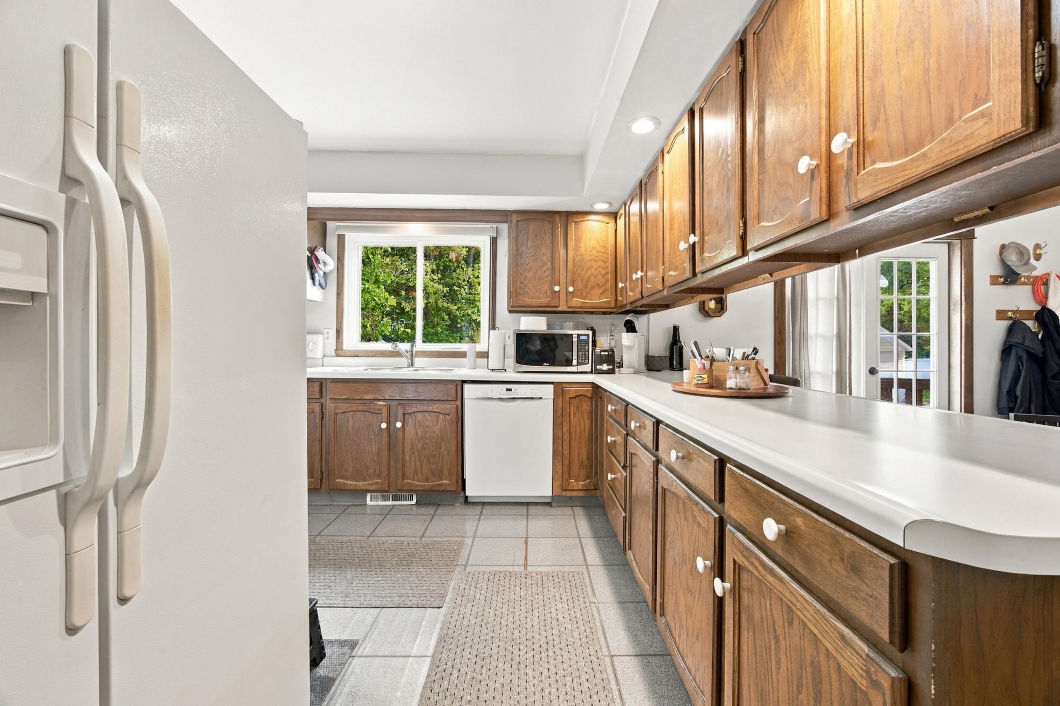 1912 single family home for sale at 314 Eddy Court S in Fargo, ND — 3 bed, 2 bath (photo 5 of 28)