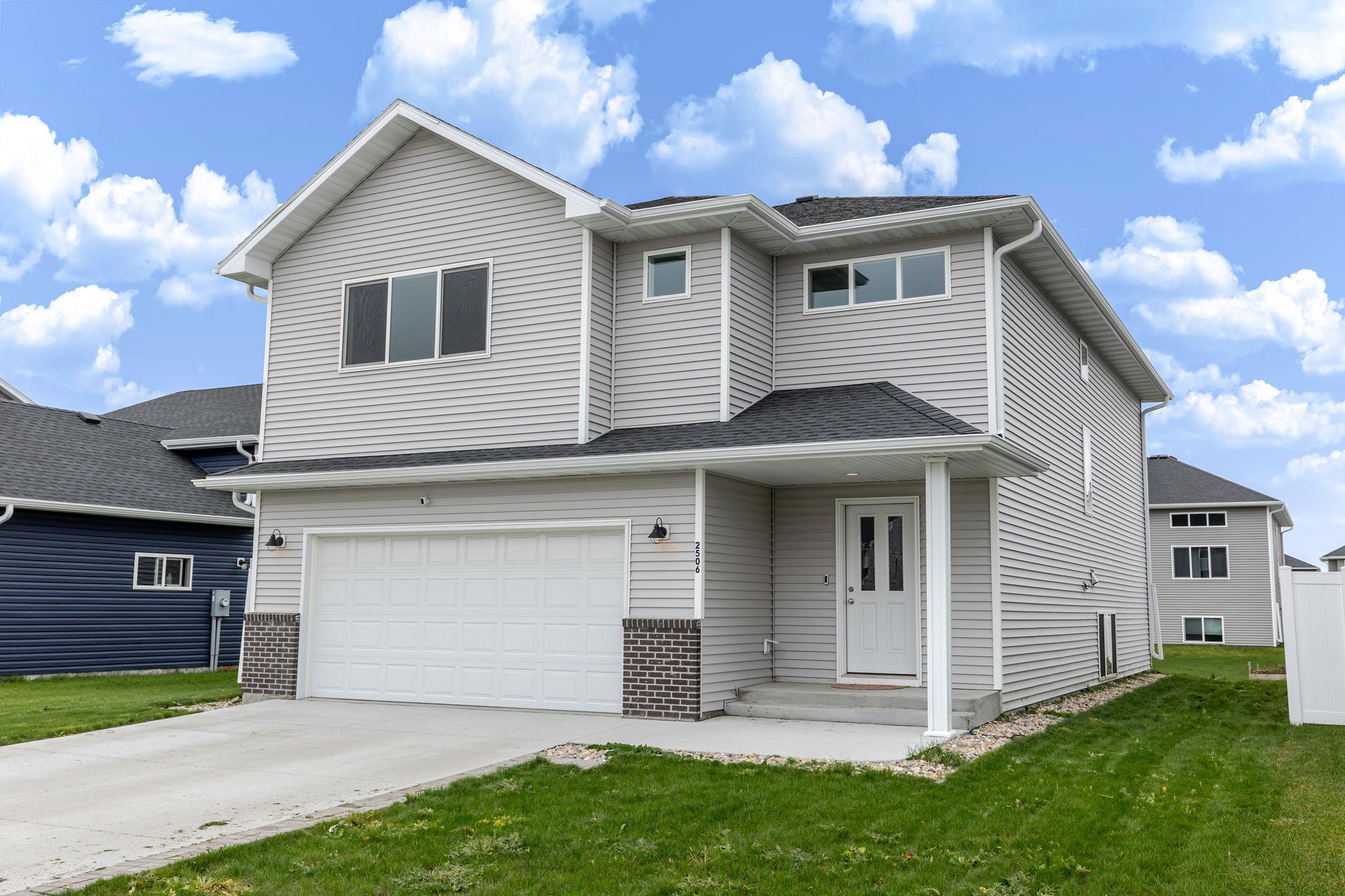 2024 single family home for sale at 2506 Fulton Loop S in Fargo, ND — 4 bed, 3 bath (photo 3 of 45)