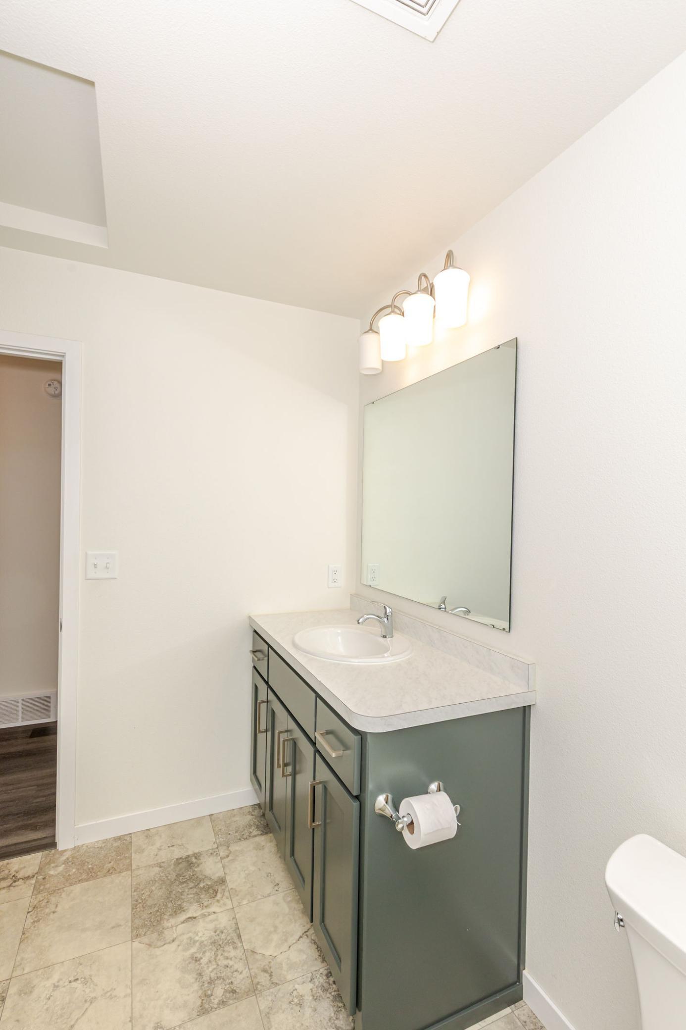 2024 single family home for sale at 2506 Fulton Loop S in Fargo, ND — 4 bed, 3 bath (photo 28 of 45)