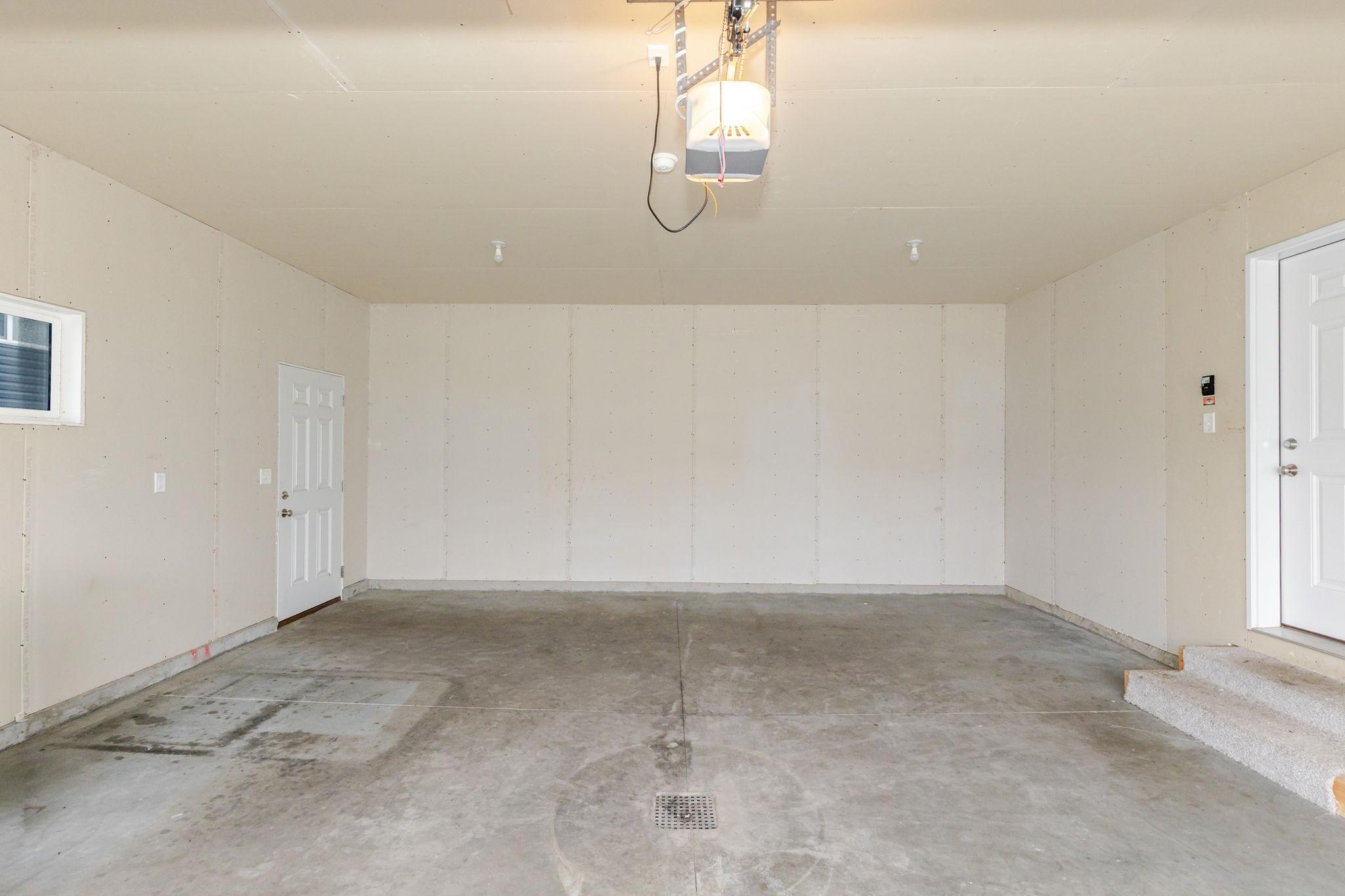2024 single family home for sale at 2506 Fulton Loop S in Fargo, ND — 4 bed, 3 bath (photo 37 of 45)