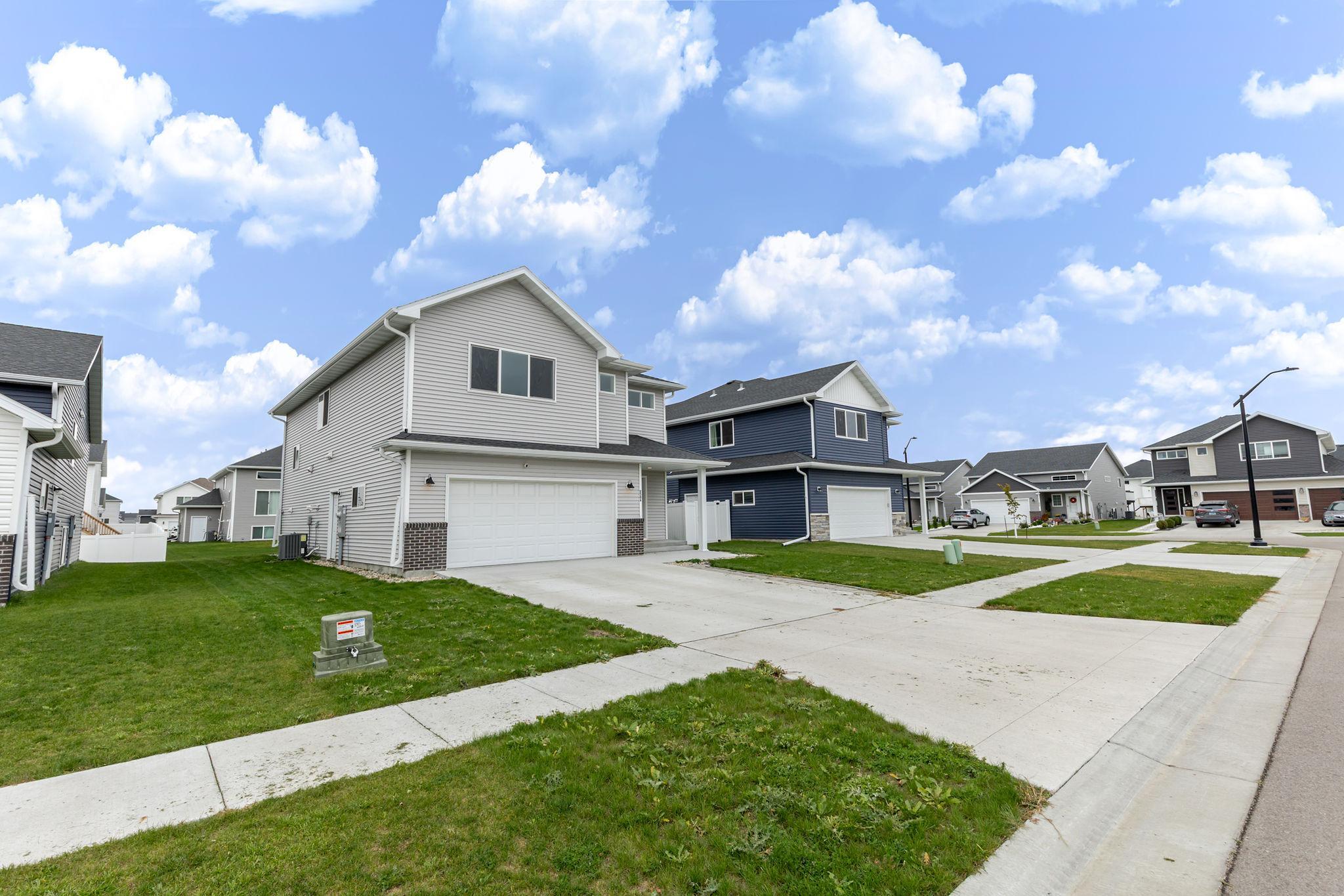 2024 single family home for sale at 2506 Fulton Loop S in Fargo, ND — 4 bed, 3 bath (photo 5 of 45)