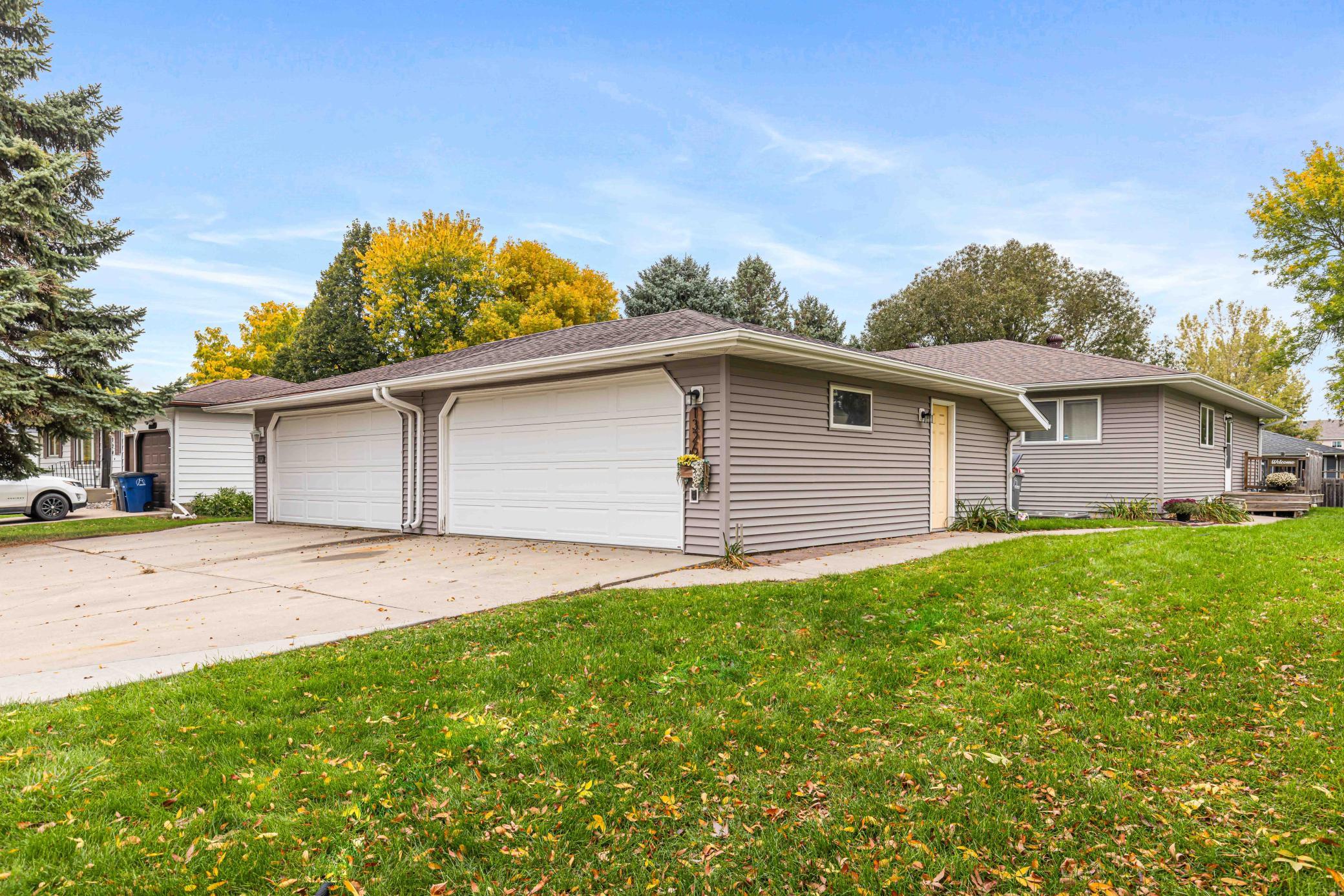 1979 twin home for sale at 1326 35th Avenue S in Moorhead, MN — 5 bed, 2 bath