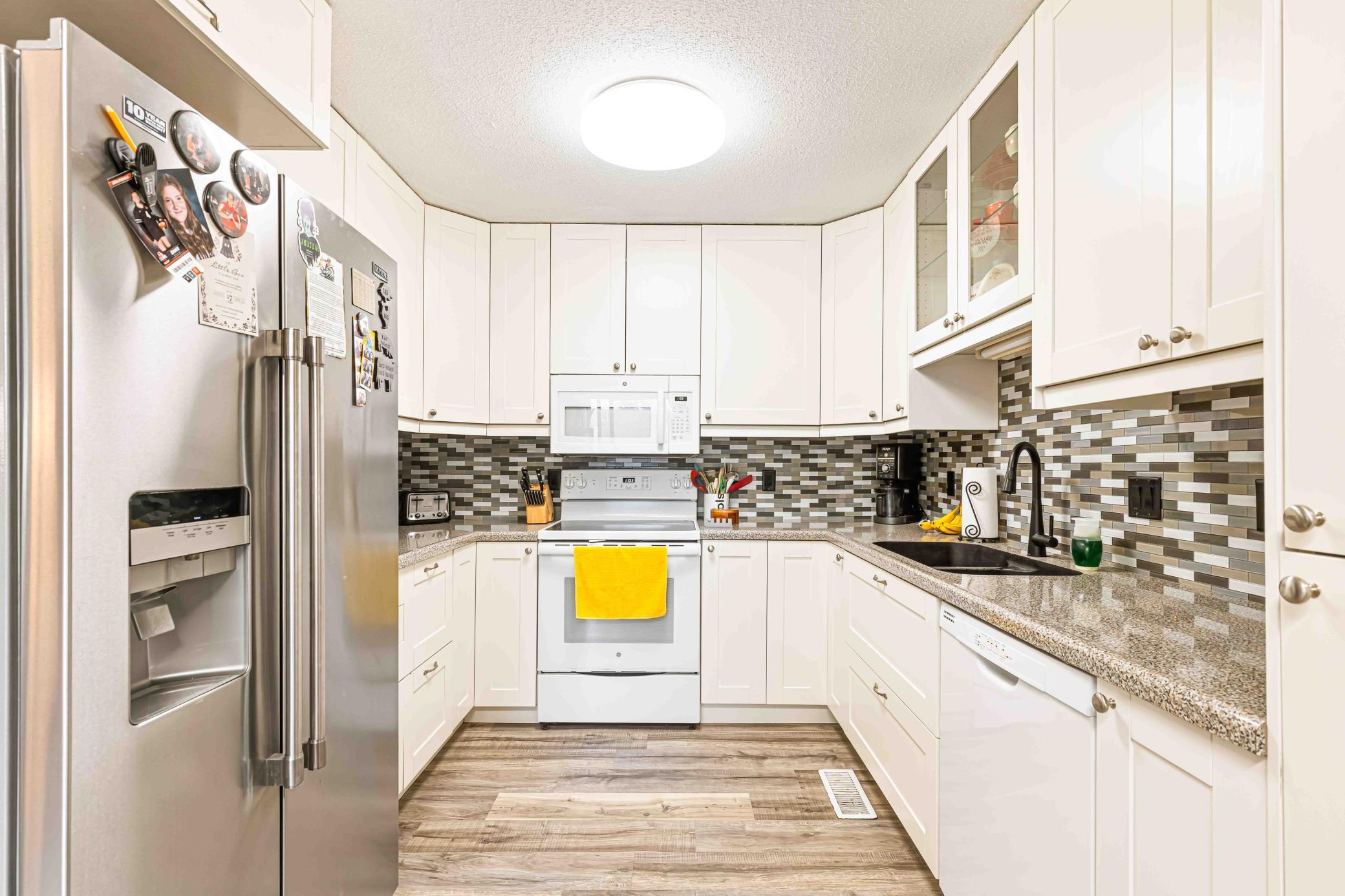 1979 twin home for sale at 1326 35th Avenue S in Moorhead, MN — 5 bed, 2 bath (photo 13 of 34)