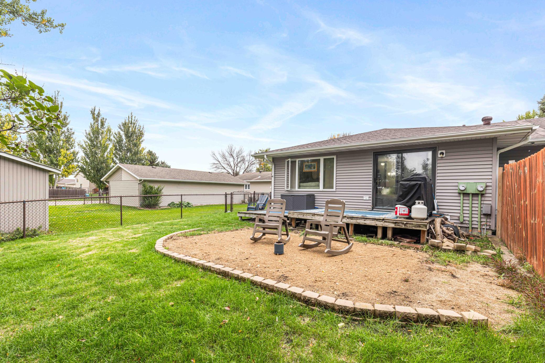 1979 twin home for sale at 1326 35th Avenue S in Moorhead, MN — 5 bed, 2 bath (photo 3 of 34)