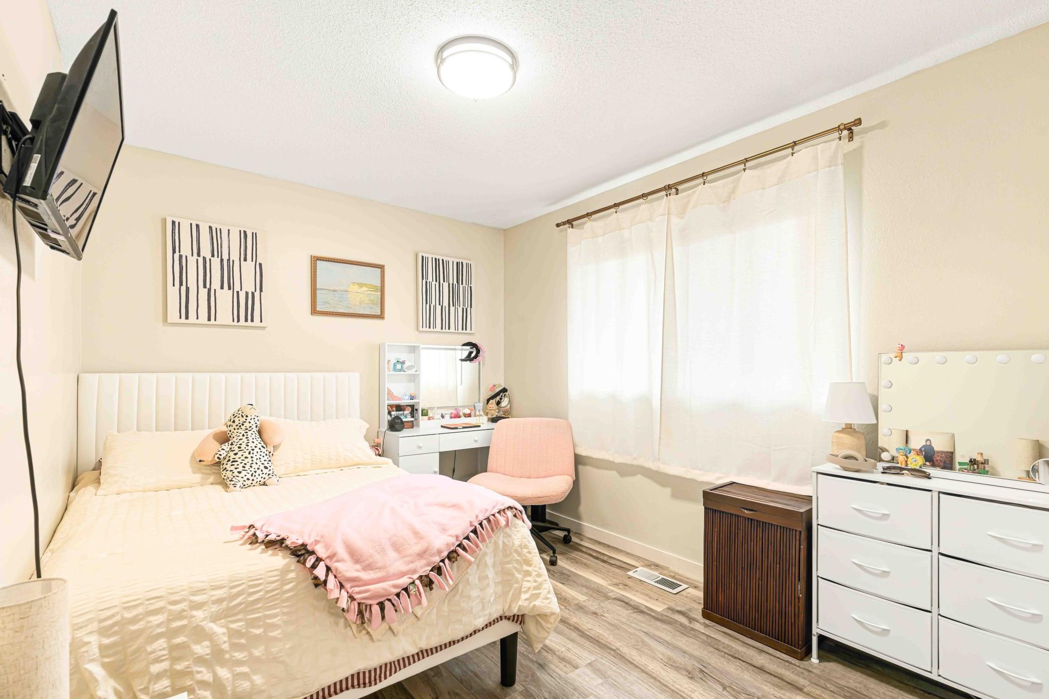 1979 twin home for sale at 1326 35th Avenue S in Moorhead, MN — 5 bed, 2 bath (photo 21 of 34)