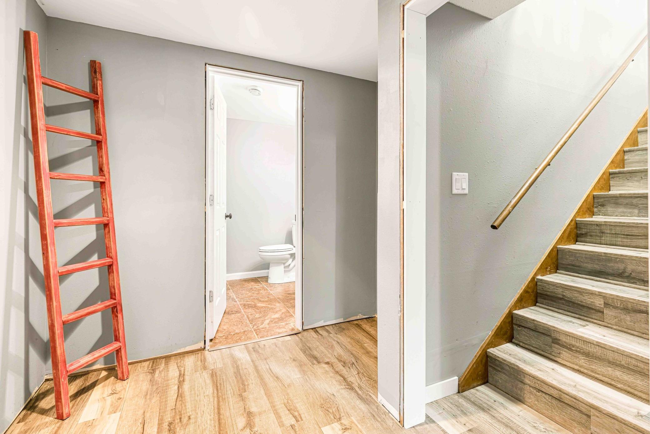 1979 twin home for sale at 1326 35th Avenue S in Moorhead, MN — 5 bed, 2 bath (photo 25 of 34)