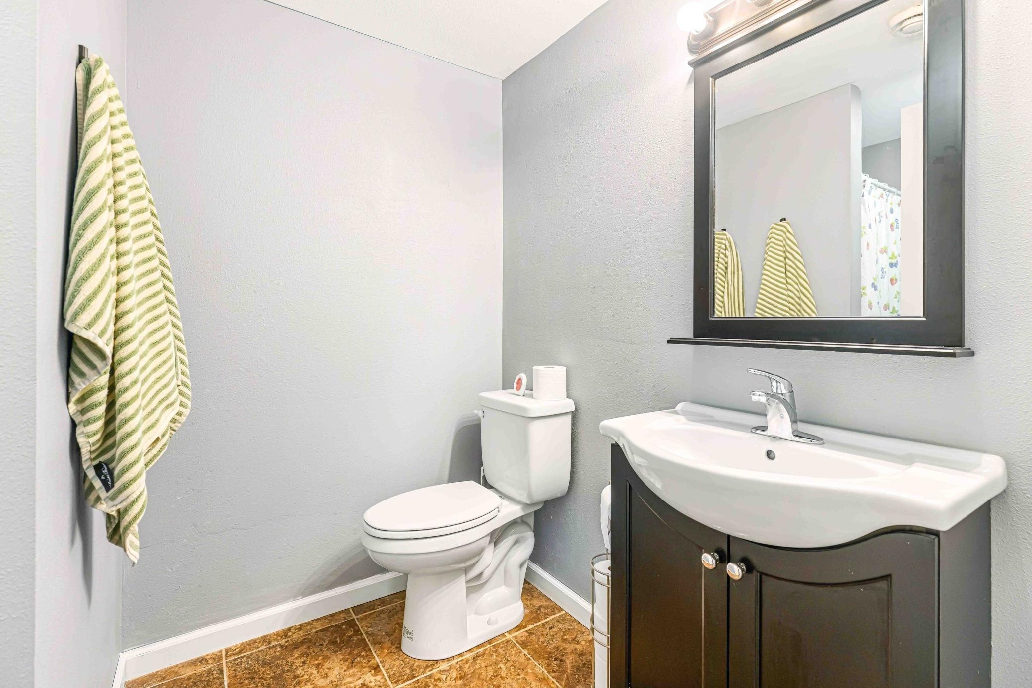 1979 twin home for sale at 1326 35th Avenue S in Moorhead, MN — 5 bed, 2 bath (photo 26 of 34)