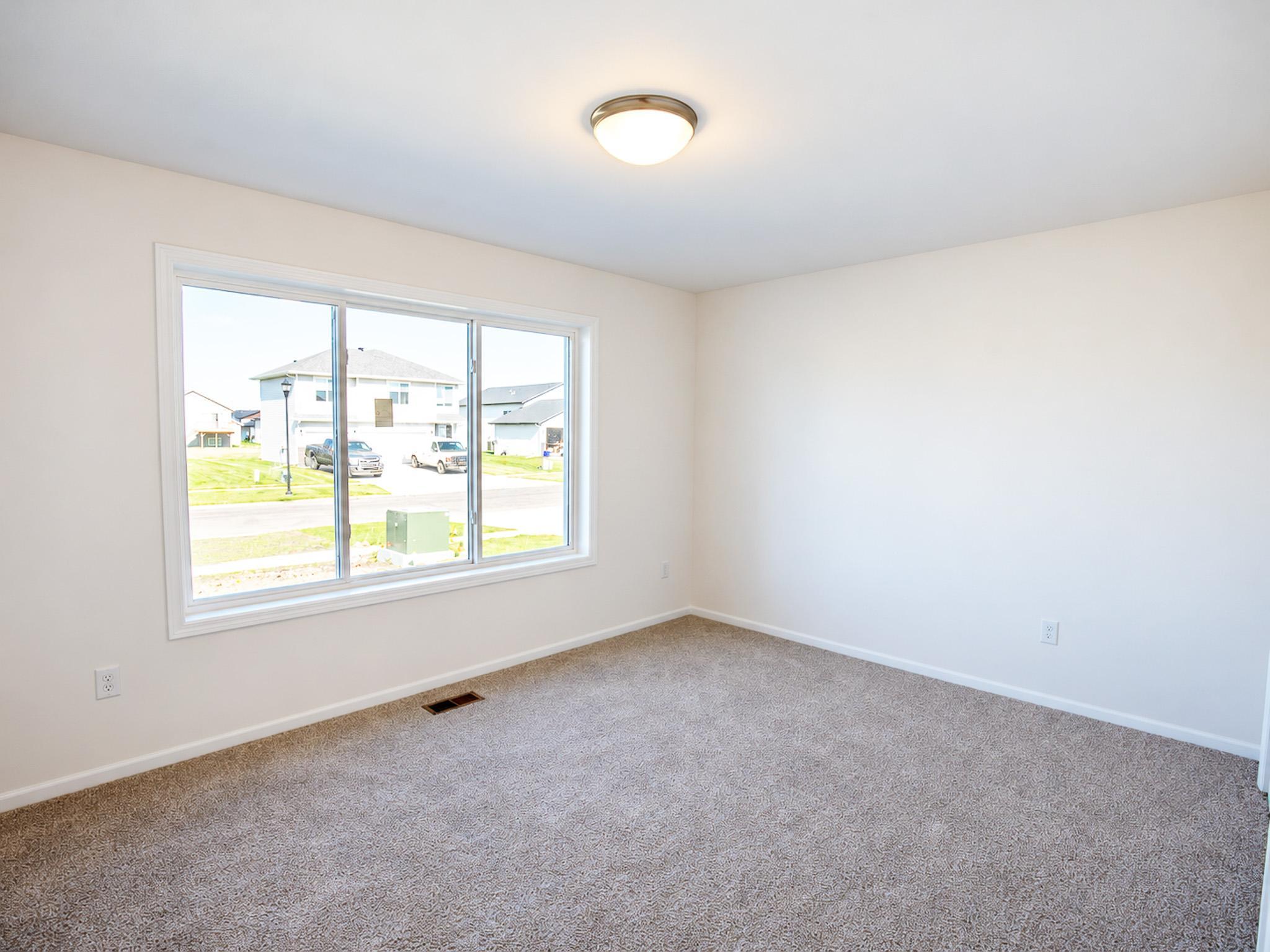 2026 single family home for sale at 6013 80 Avenue S in Horace, ND — 4 bed, 3 bath (photo 14 of 23)