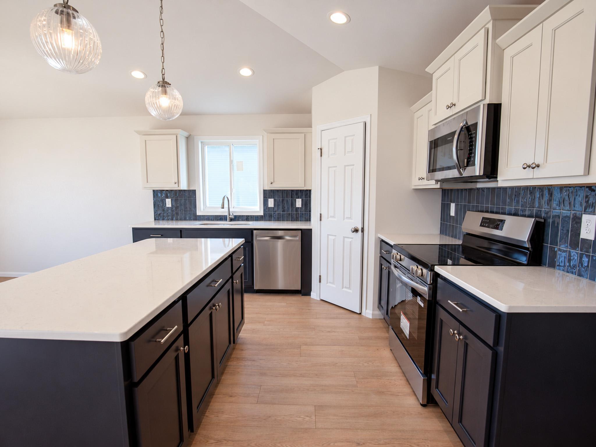 2026 single family home for sale at 6013 80 Avenue S in Horace, ND — 4 bed, 3 bath (photo 10 of 23)