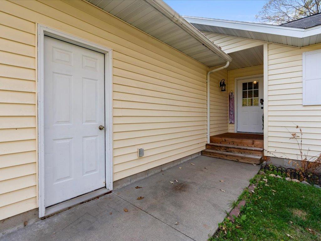 2002 single family home for sale at 31591 Summer Drive in Breezy Point, MN — 3 bed, 2 bath (photo 2 of 28)