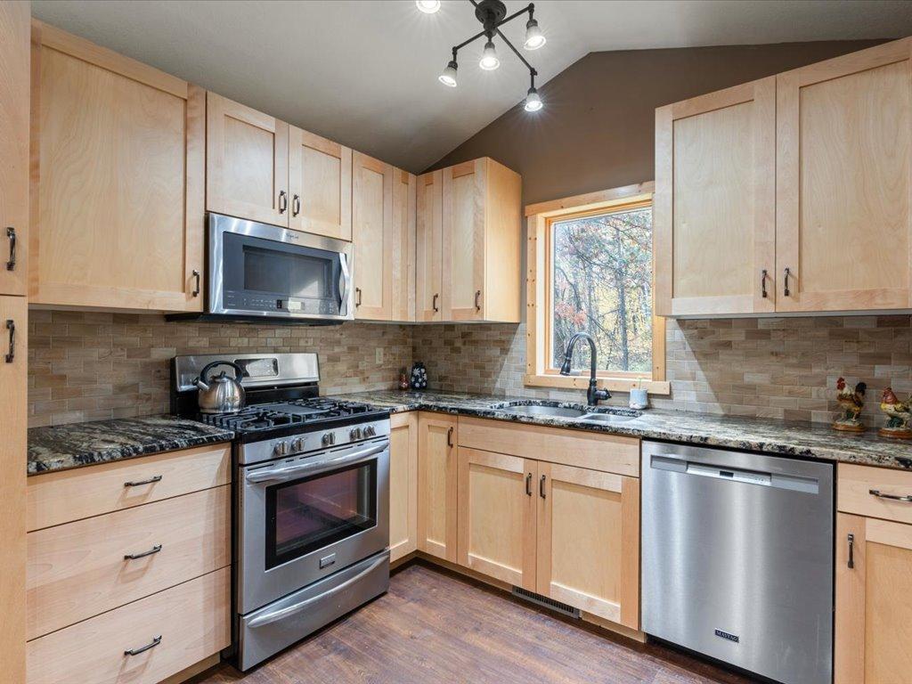 2002 single family home for sale at 31591 Summer Drive in Breezy Point, MN — 3 bed, 2 bath (photo 6 of 28)