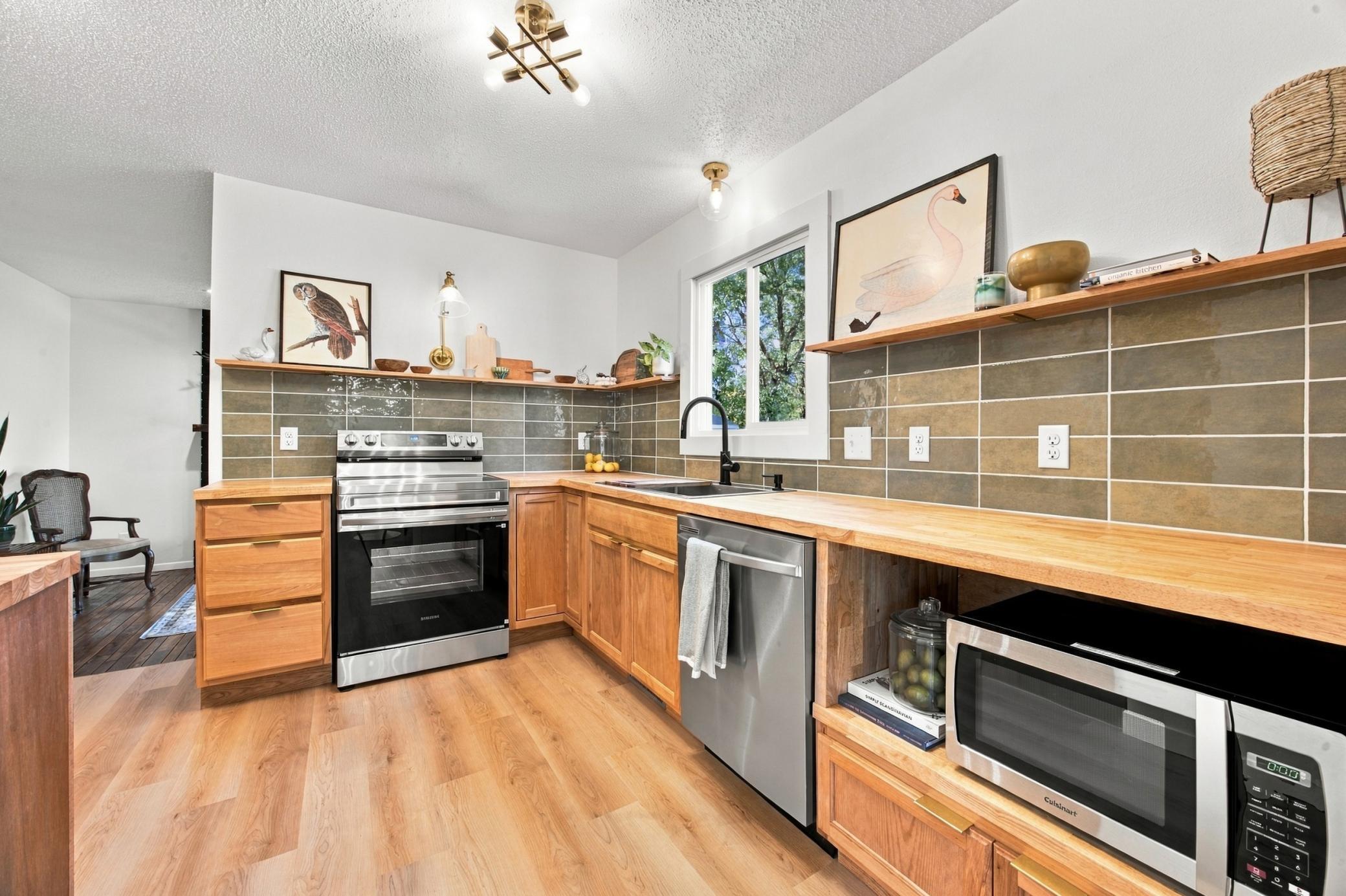 1974 single family home for sale at 2601 Fairway Drive in Moorhead, MN — 4 bed, 3 bath (photo 11 of 40)