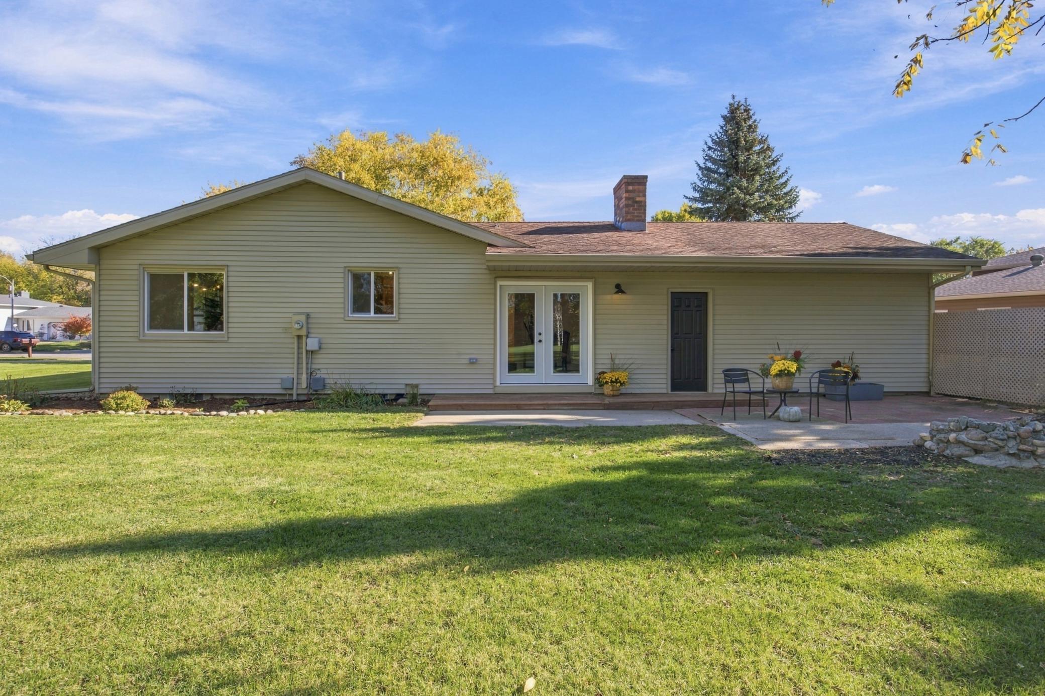 1974 single family home for sale at 2601 Fairway Drive in Moorhead, MN — 4 bed, 3 bath (photo 26 of 40)