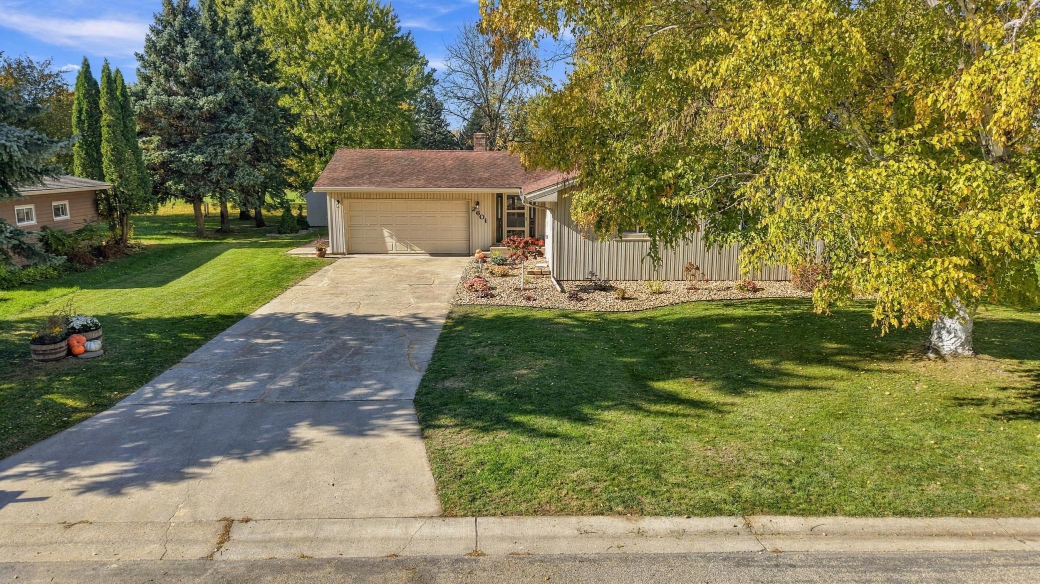 1974 single family home for sale at 2601 Fairway Drive in Moorhead, MN — 4 bed, 3 bath (photo 28 of 40)