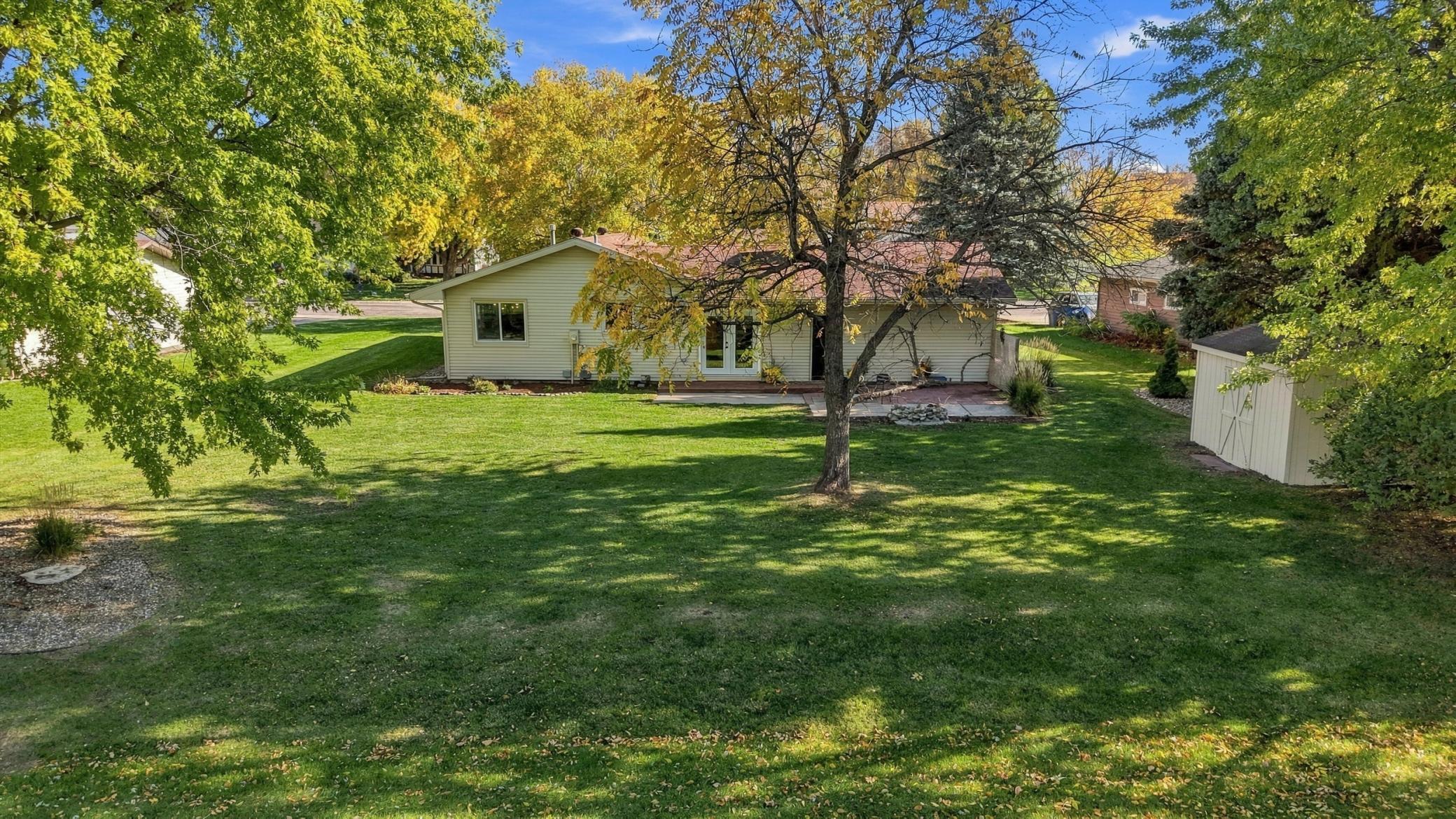 1974 single family home for sale at 2601 Fairway Drive in Moorhead, MN — 4 bed, 3 bath (photo 30 of 40)
